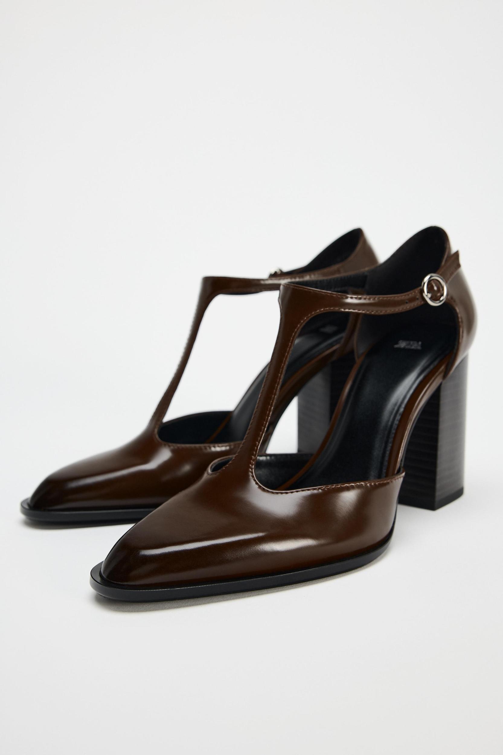 HEELED PUMP WITH STRAP Product Image