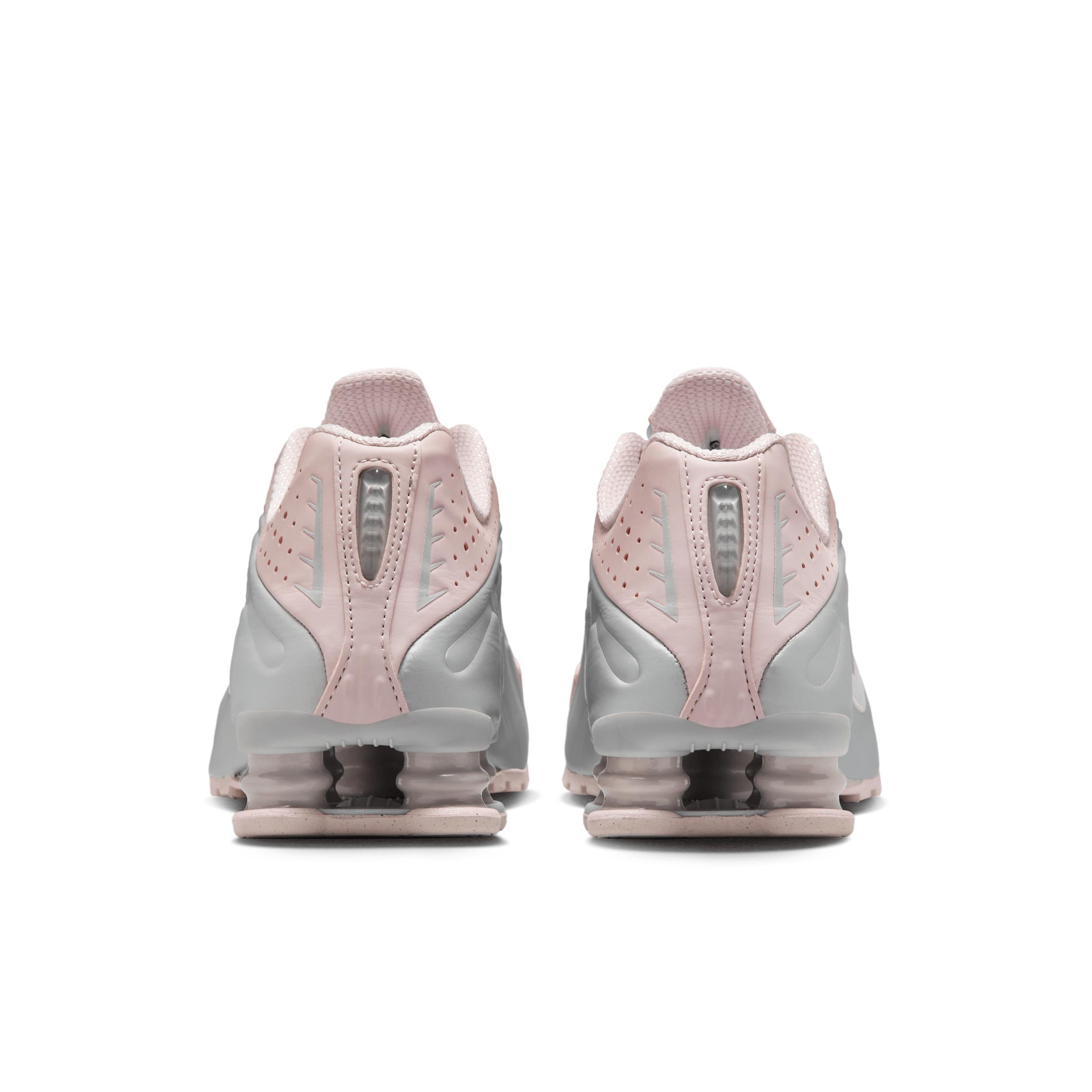 Nike Women's Shox R4 Shoes Product Image