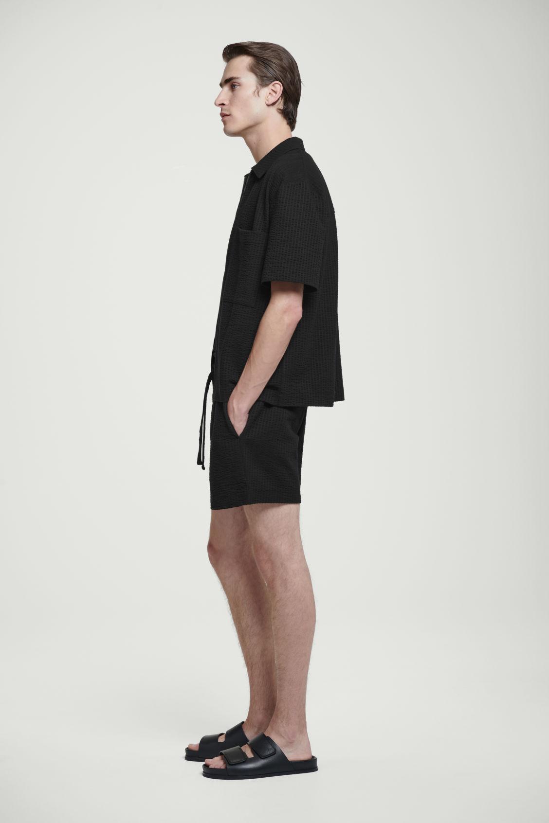 SEERSUCKER ELASTICATED SHORTS Product Image