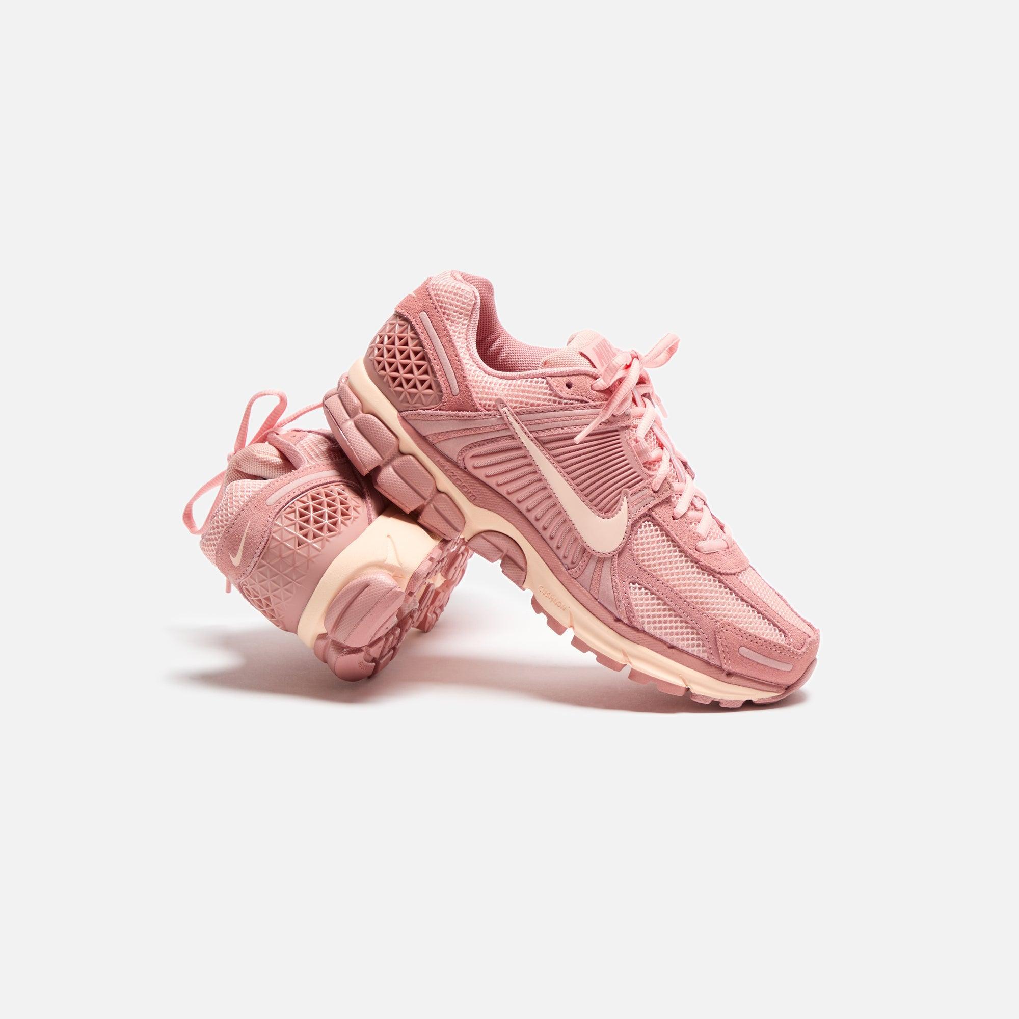 Nike Zoom Vomero 5 Sde - Red Stardust / Crimson Tint / Metallic Platinum Male Product Image