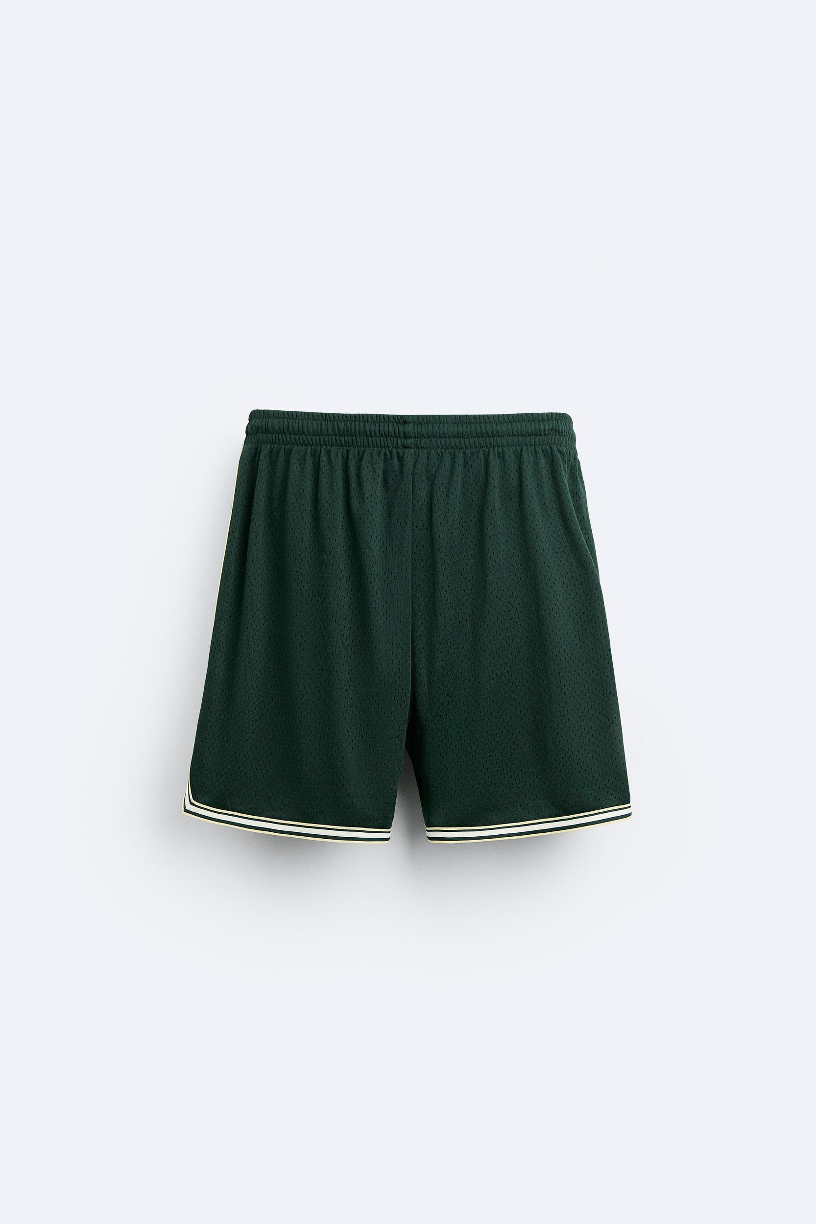 SHORTS WITH CONTRASTING STRIPE Product Image