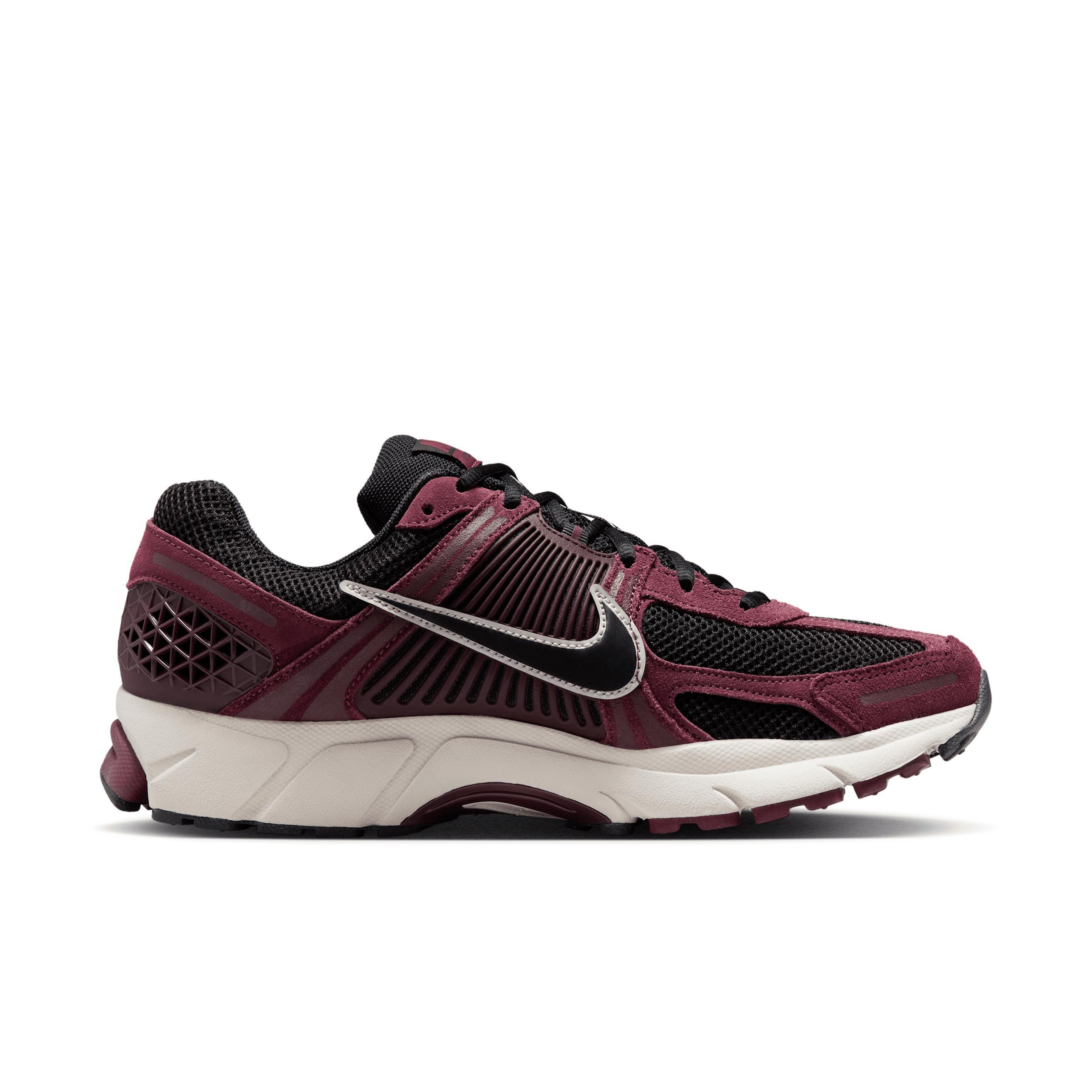 Nike Men's Zoom Vomero 5 Shoes Product Image