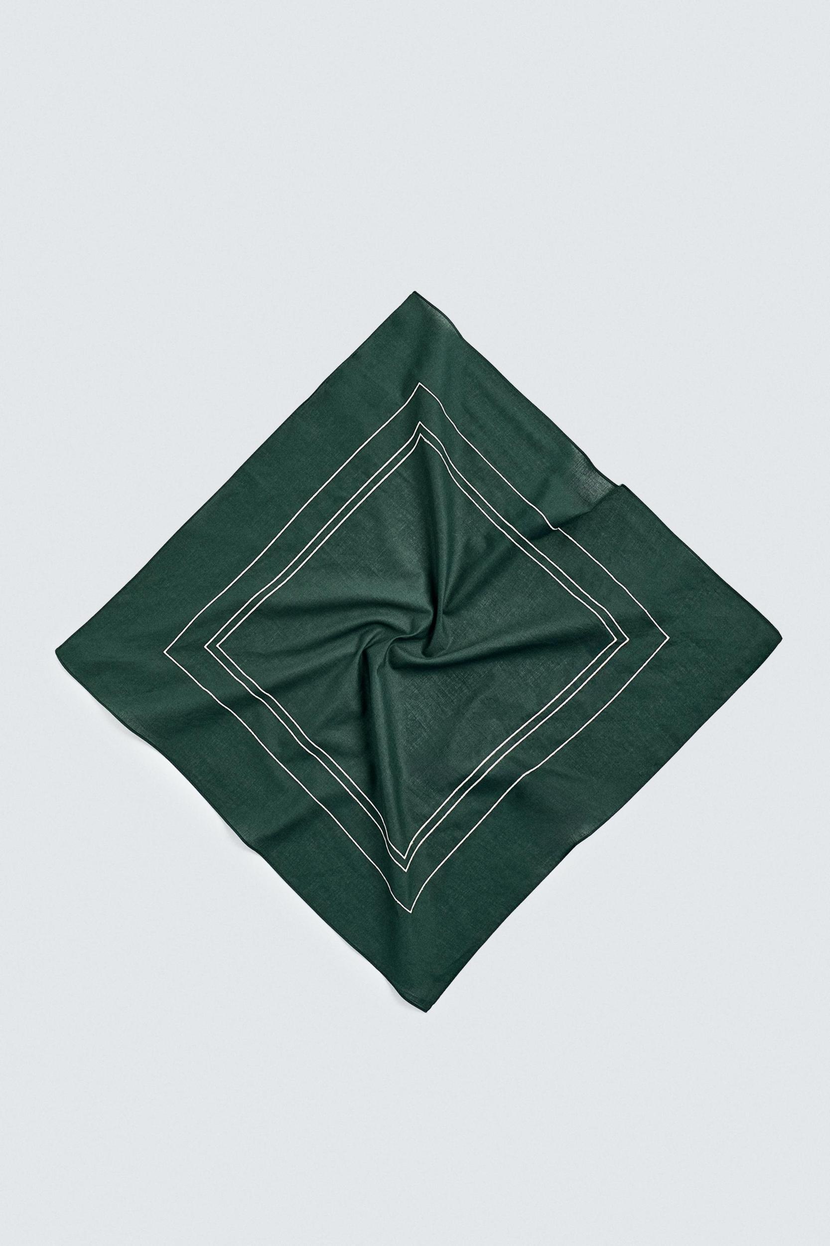 CONTRAST EMBROIDERY BANDANA Product Image