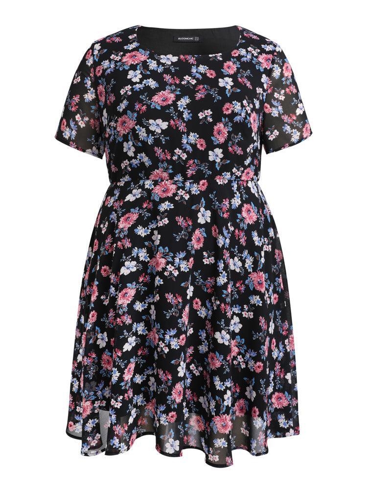 Bloom Dress - Scoop Neck Pocket Floral Short Dress Female Product Image