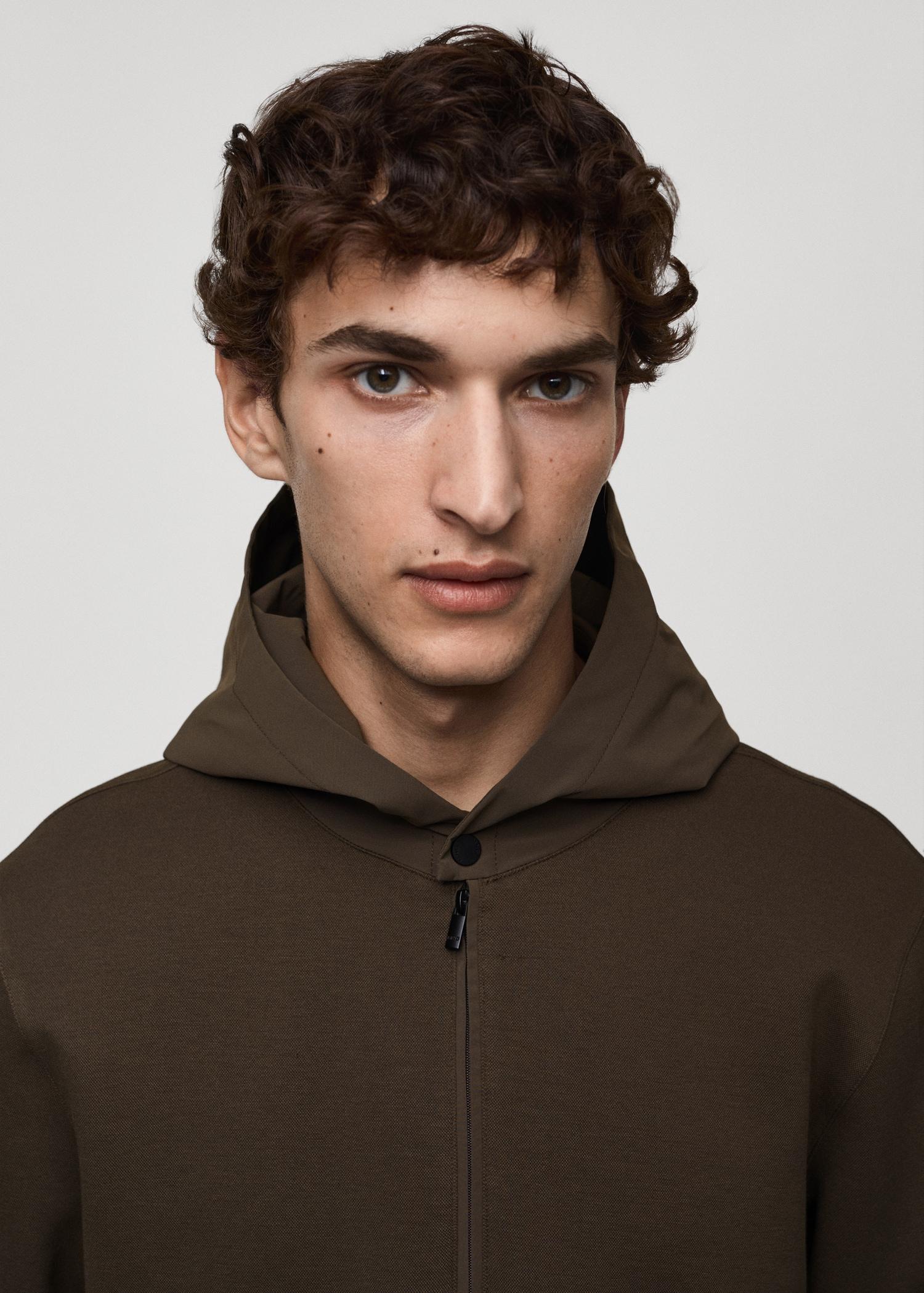 Stretch fabric regular-fit hooded sweatshirt - Men | MANGO USA Product Image