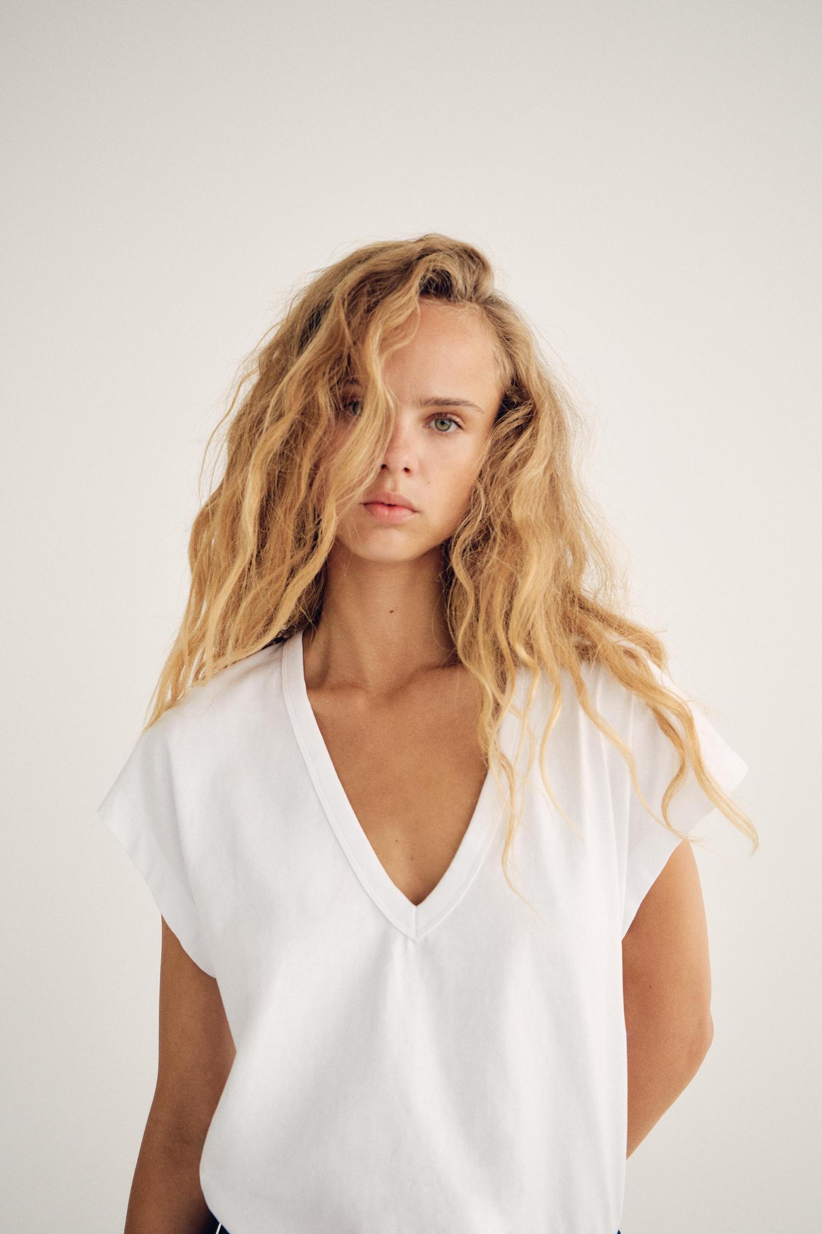 WASHED EFFECT V-NECK TOP Product Image