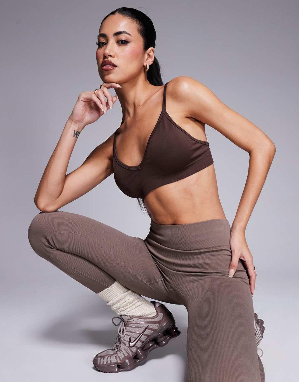 4505 Icon seamless active intimate light support sports bra in cocoa  Product Image