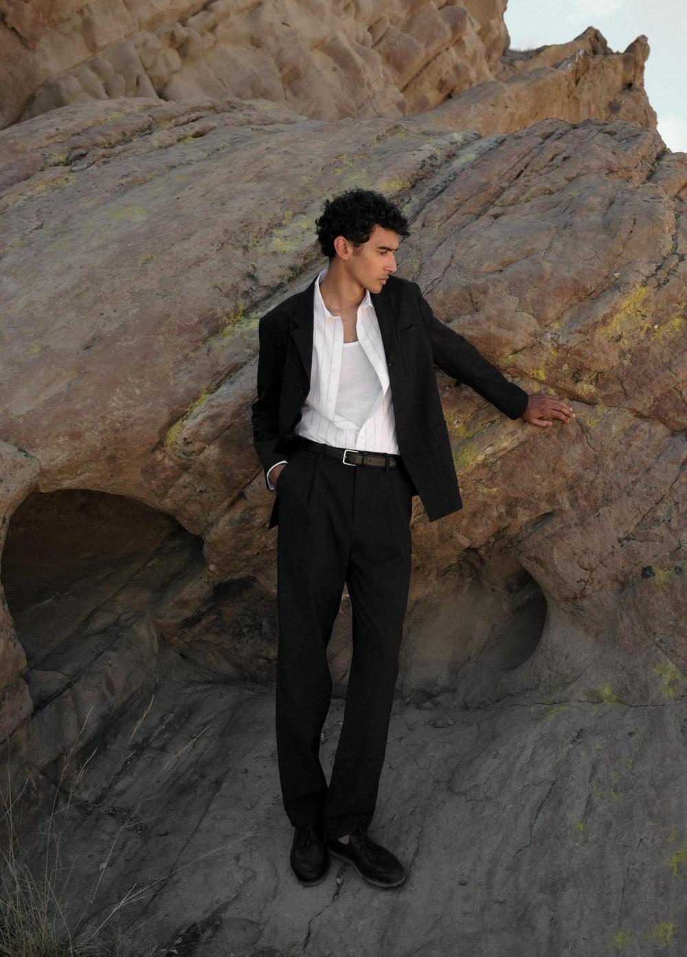 Mens Louie Relaxed Pleated Trouser, Black, Size 28 Vince Product Image
