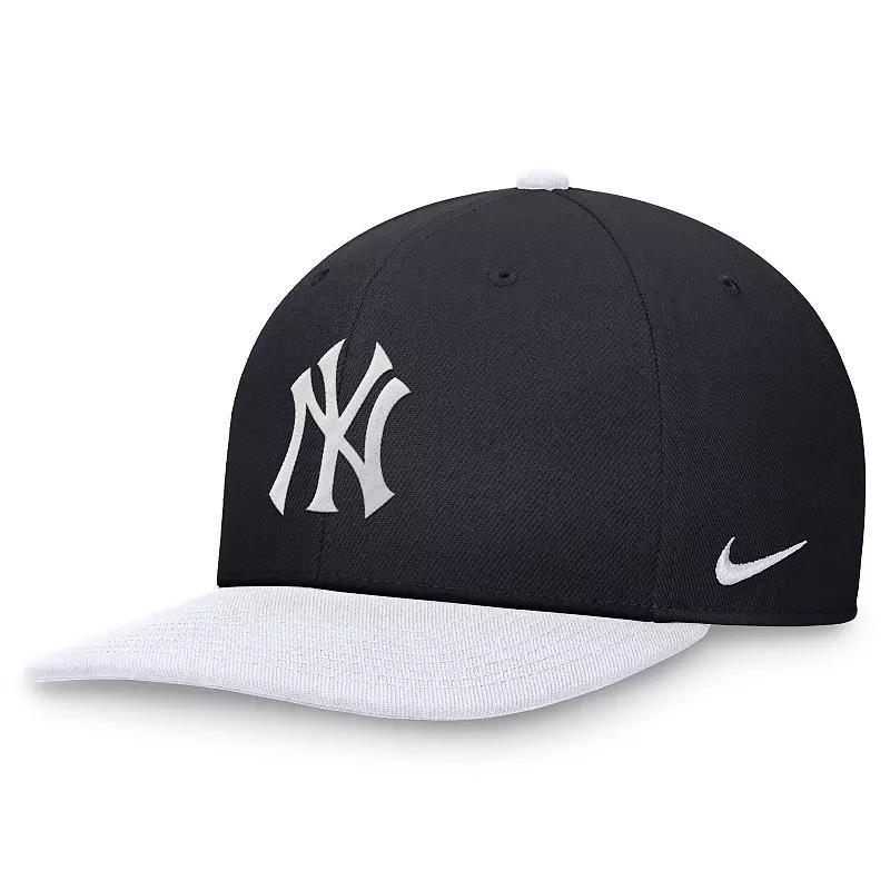 Mens Nike /Red Atlanta Braves Evergreen Two-Tone Snapback Hat Blue Product Image