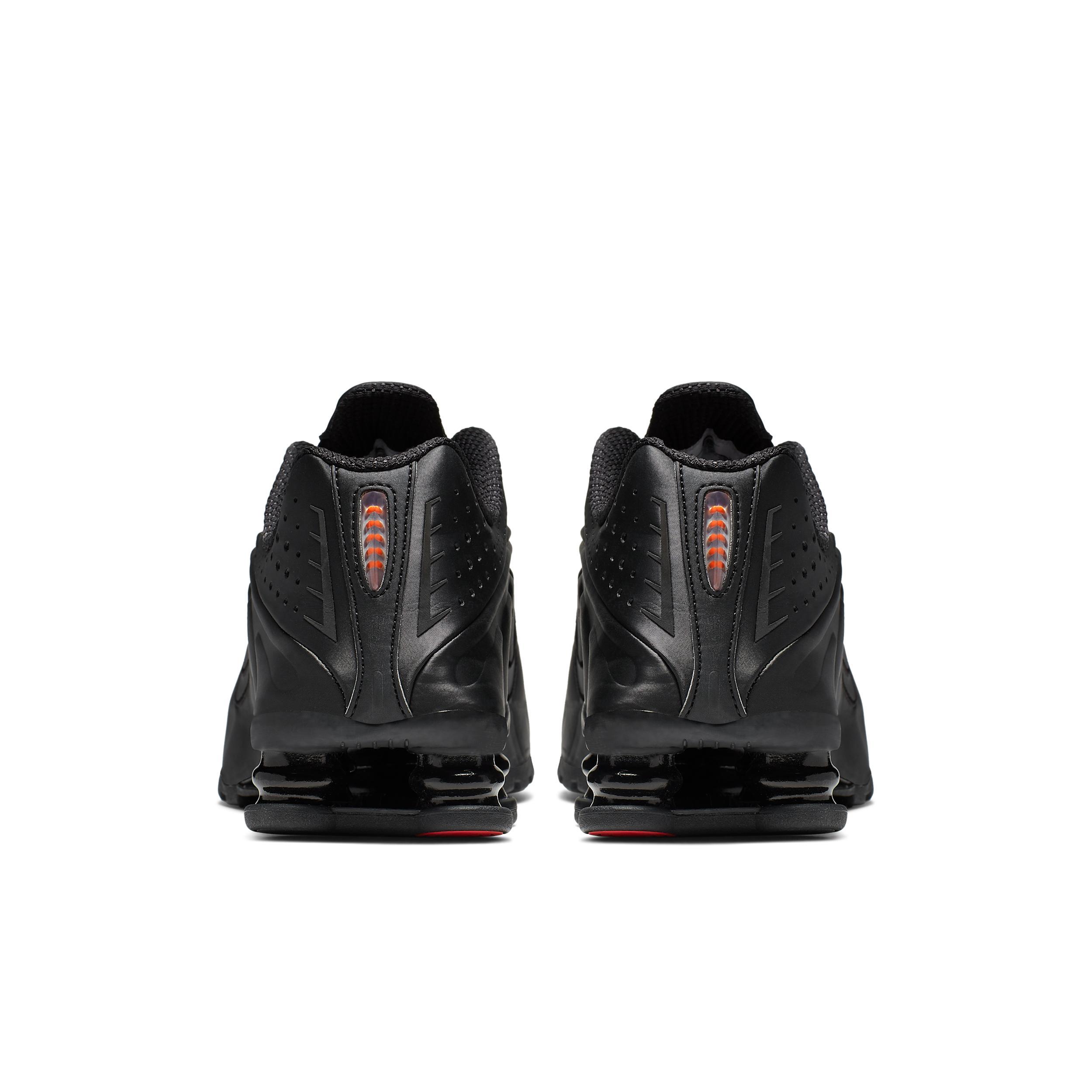 Nike Women's Shox R4 Shoes Product Image