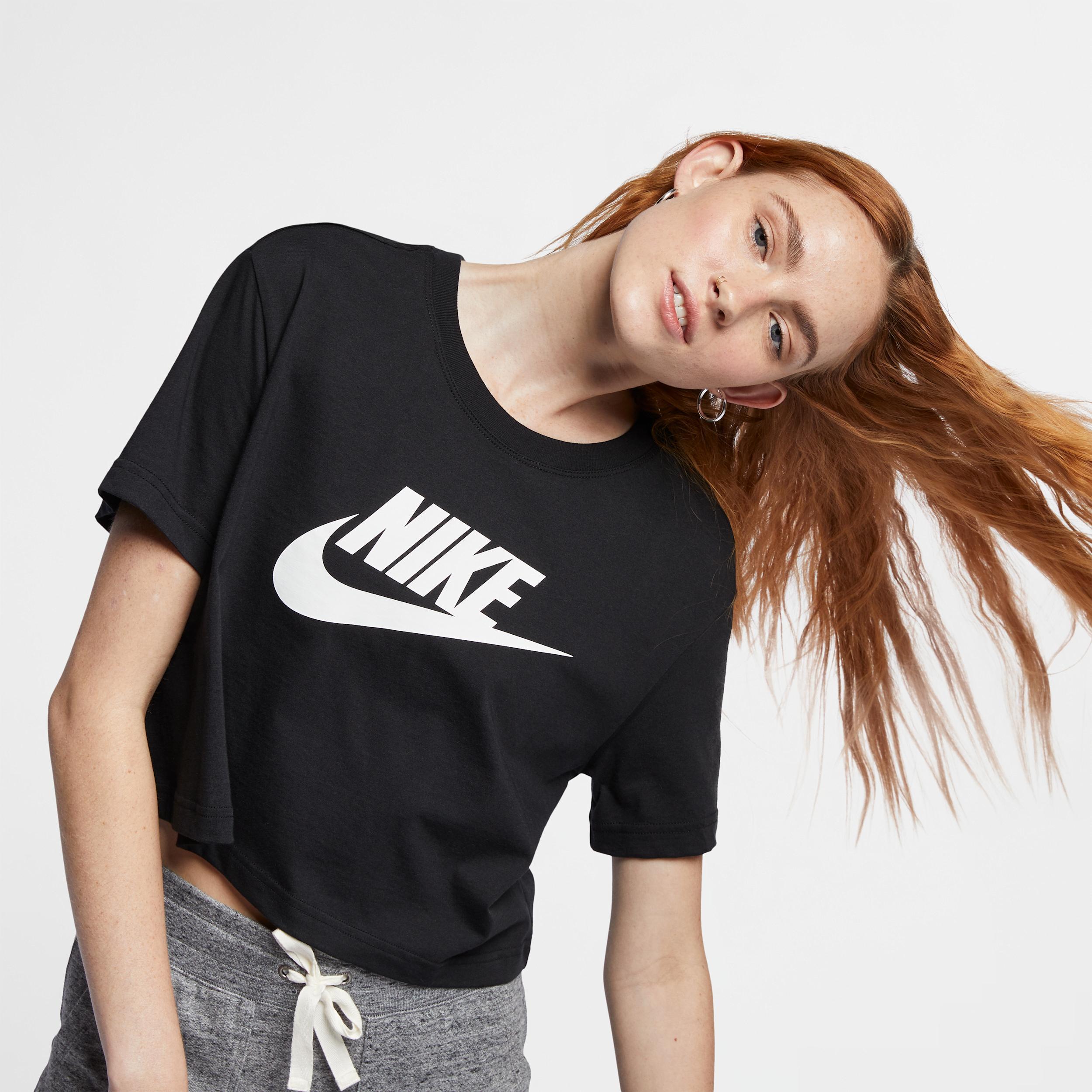 Nike Sportswear Essential Women's Cropped Logo T-Shirt Product Image