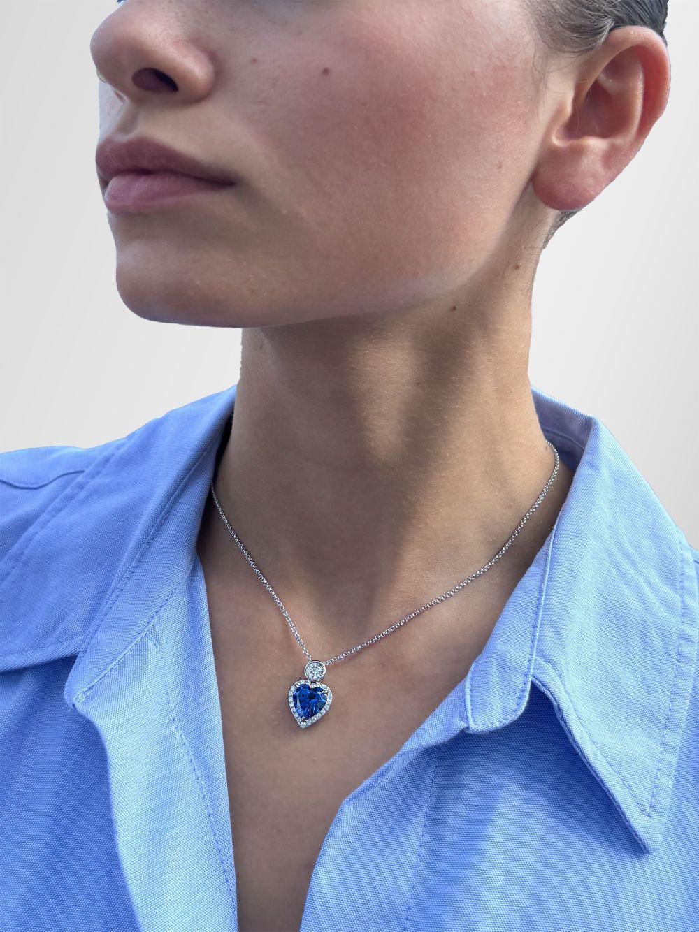Heart sapphire necklace Product Image
