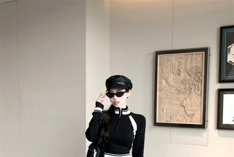Long-Sleeve Mock Neck Two Tone Half-Zip Crop Slim Fit Tee Product Image