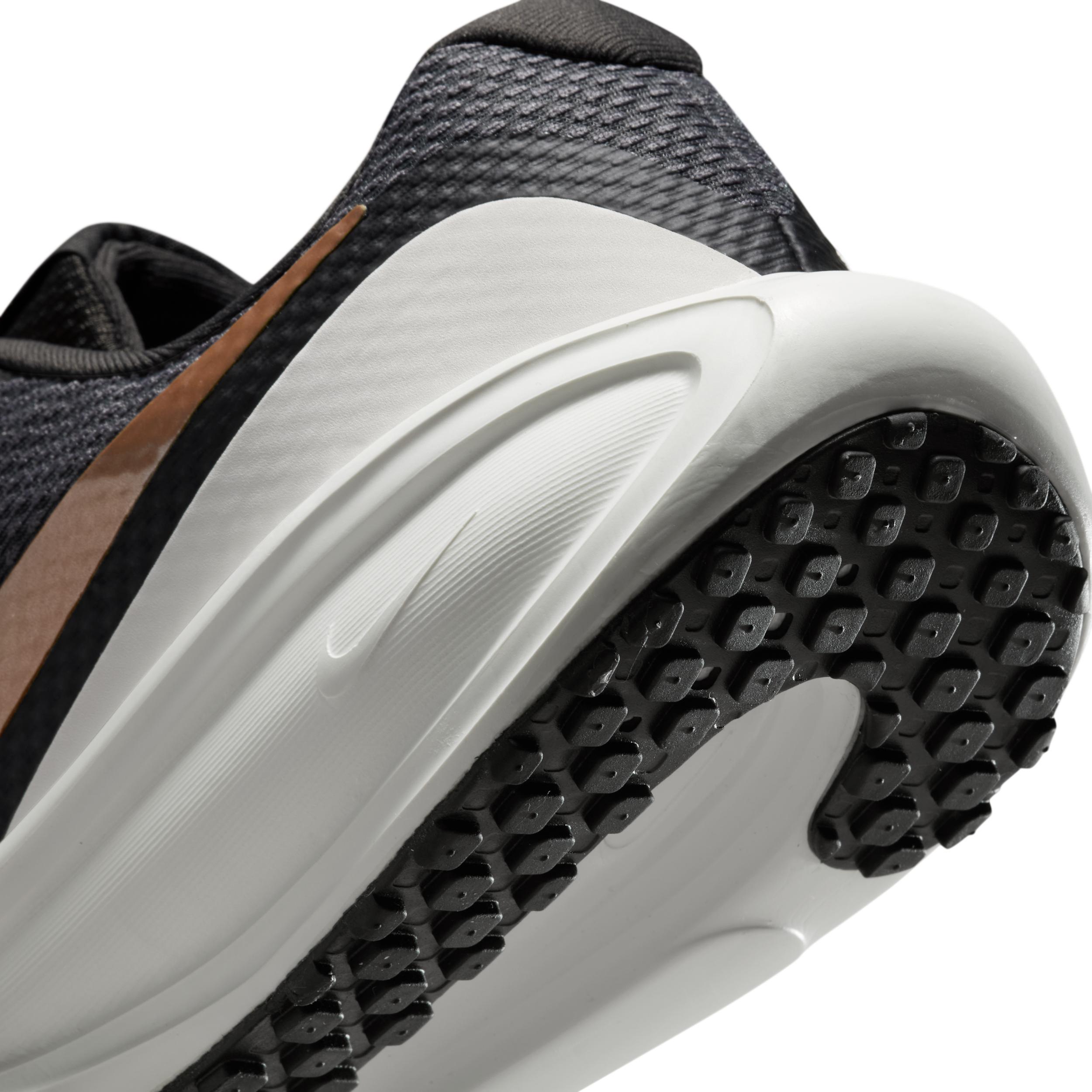 Nike Women's Revolution 8 Road Running Shoes (Extra Wide) Product Image