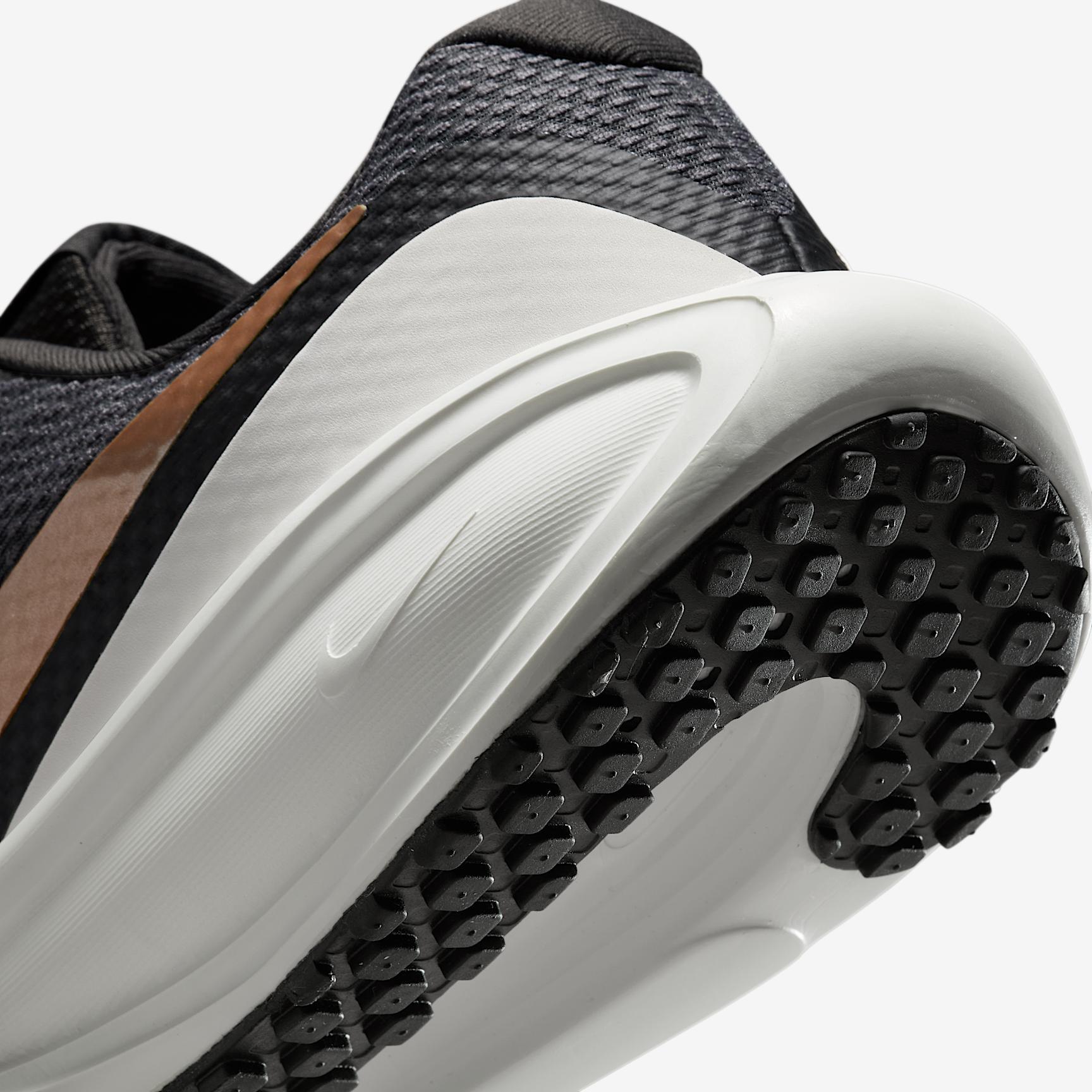 Nike Women's Revolution 8 Road Running Shoes (Extra Wide) Product Image