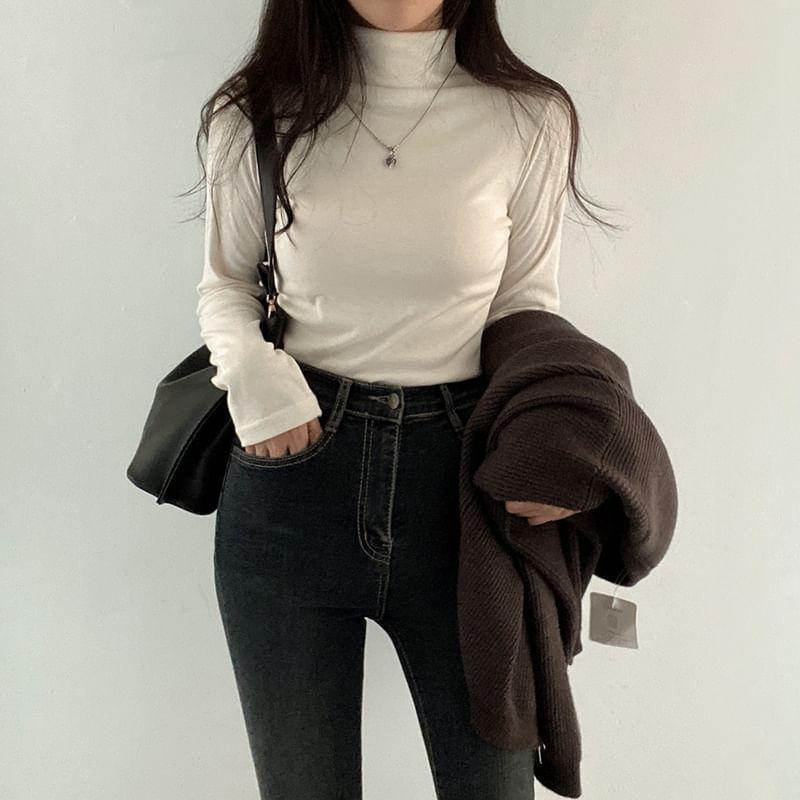 Long-Sleeve Mock Neck Plain T-Shirt Product Image