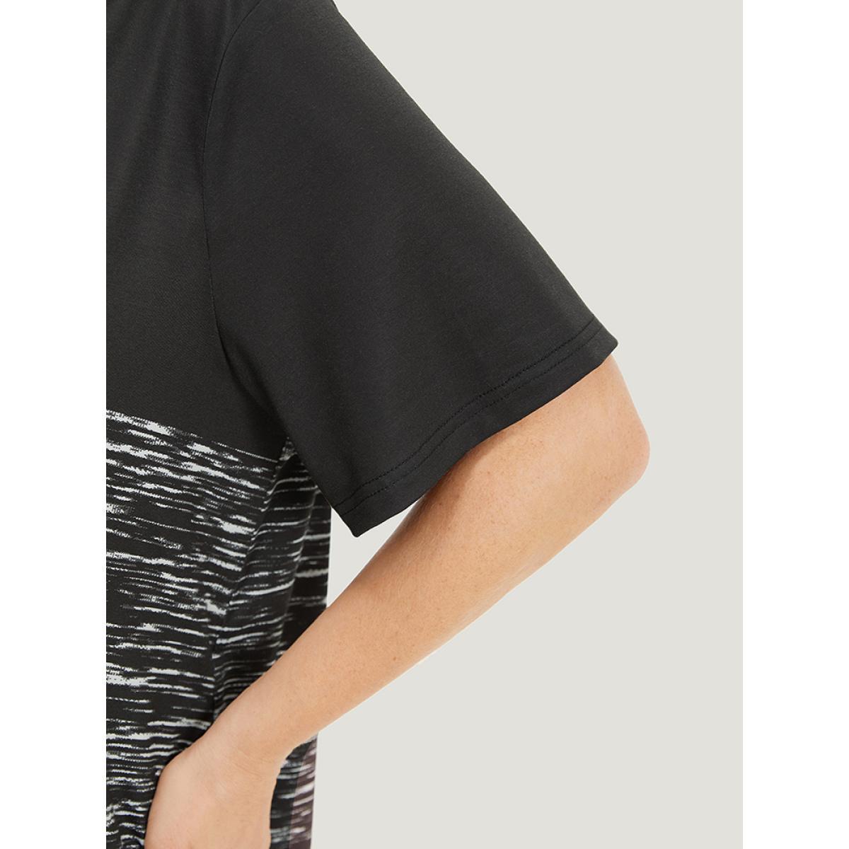 Plus Size Letter Print Colorblock Contrast Pocket V Neck Dress Black Women Casual Plain Curvy Knee Dress BloomChic 26/4X Product Image