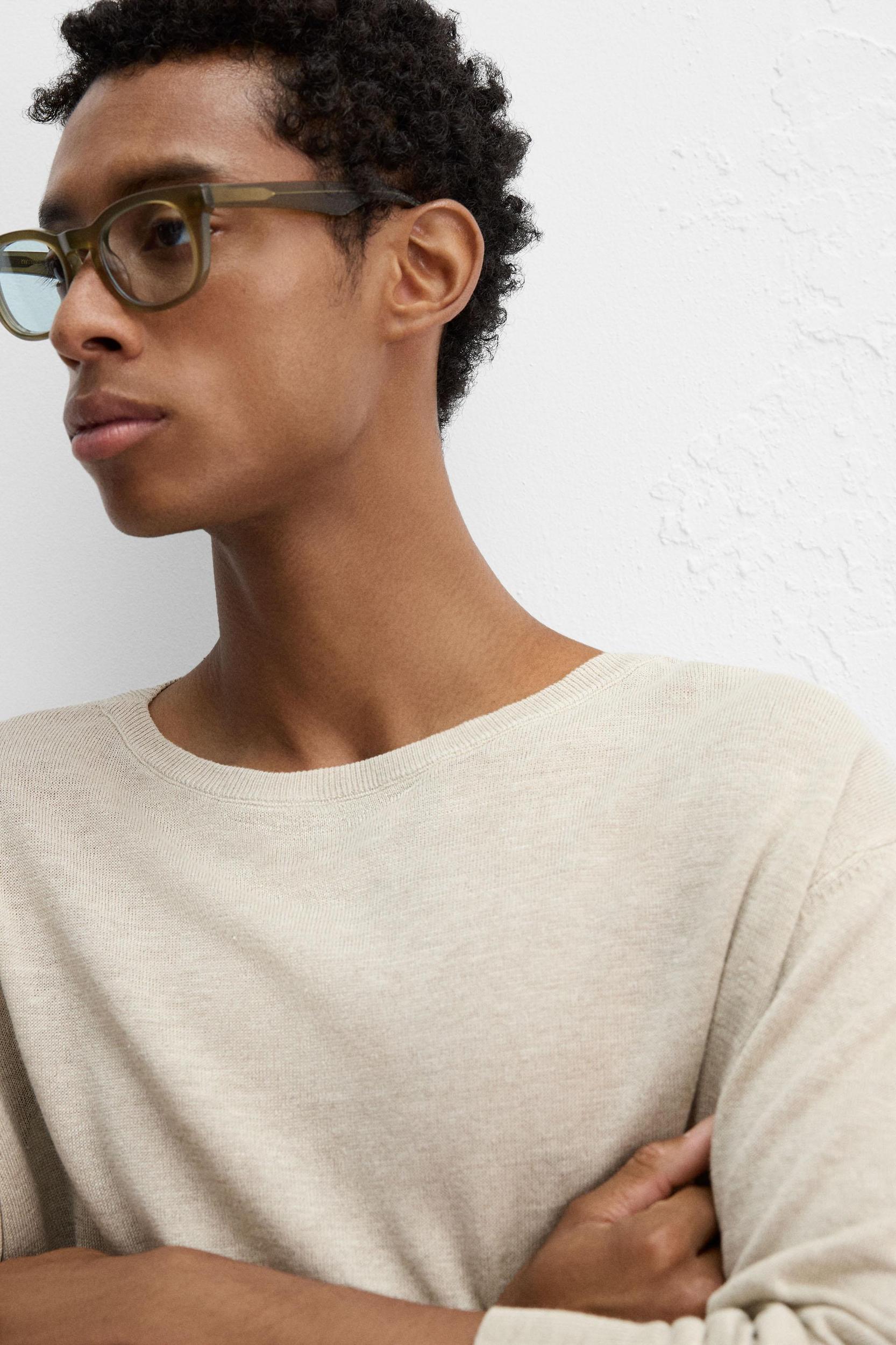 LIGHTWEIGHT LINEN SWEATER Product Image