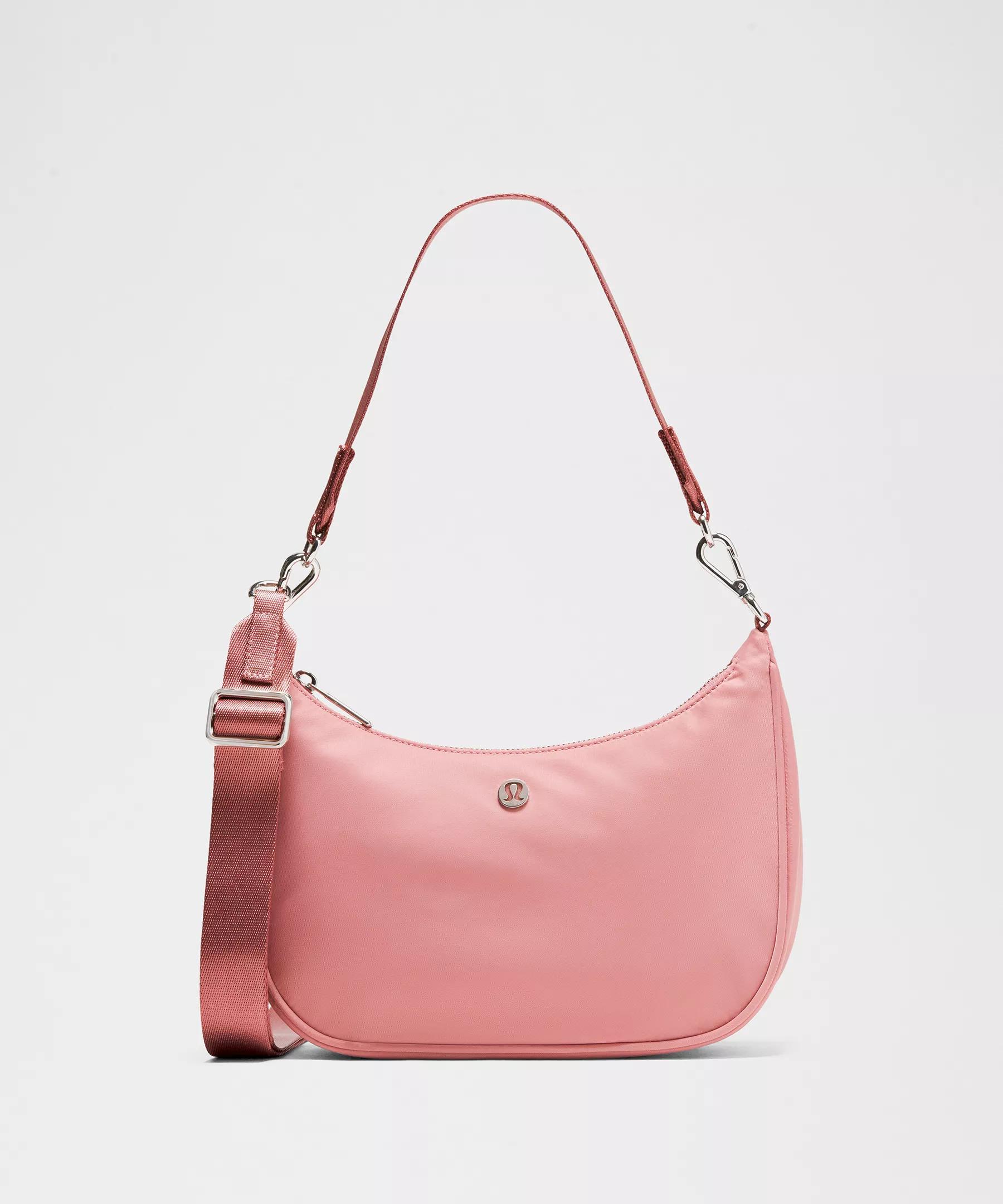 City Essentials Small Shoulder Bag 3L Product Image
