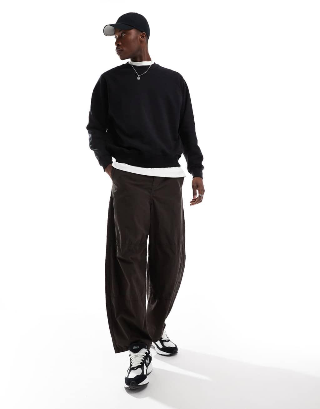 Bershka sweatshirt in black Product Image