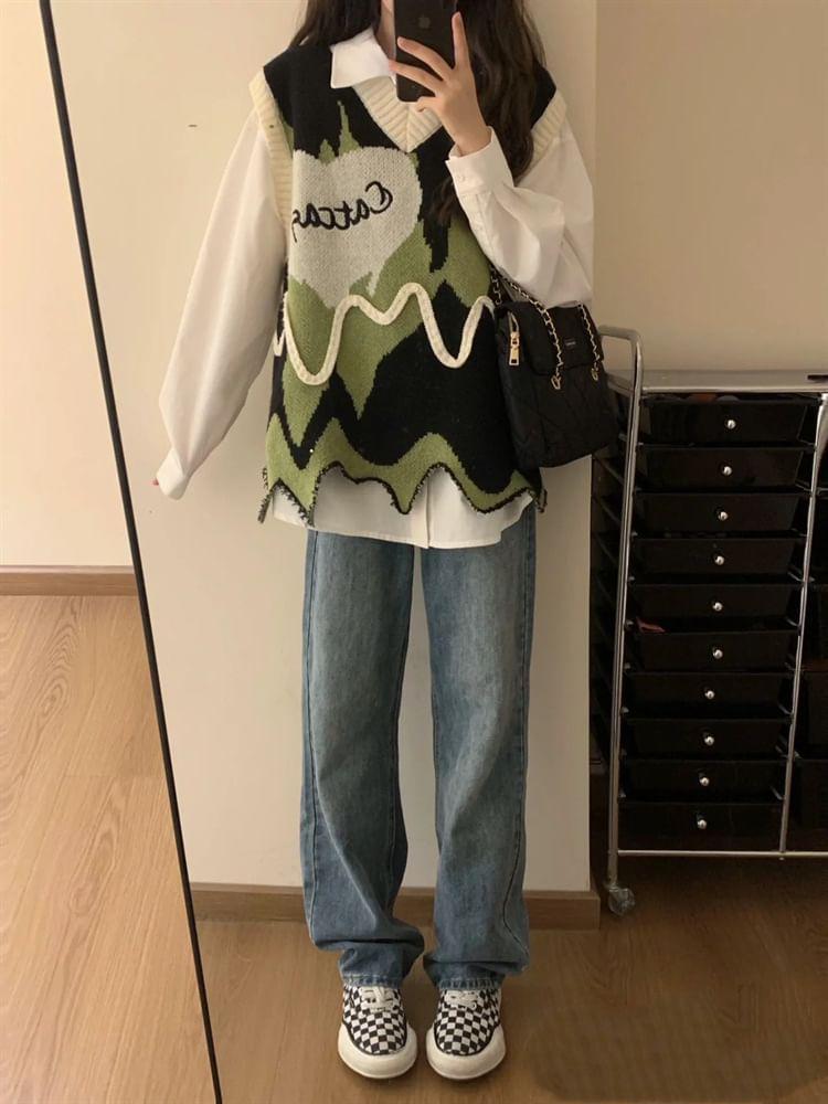 V-Neck Printed Knit Sweater Vest Product Image