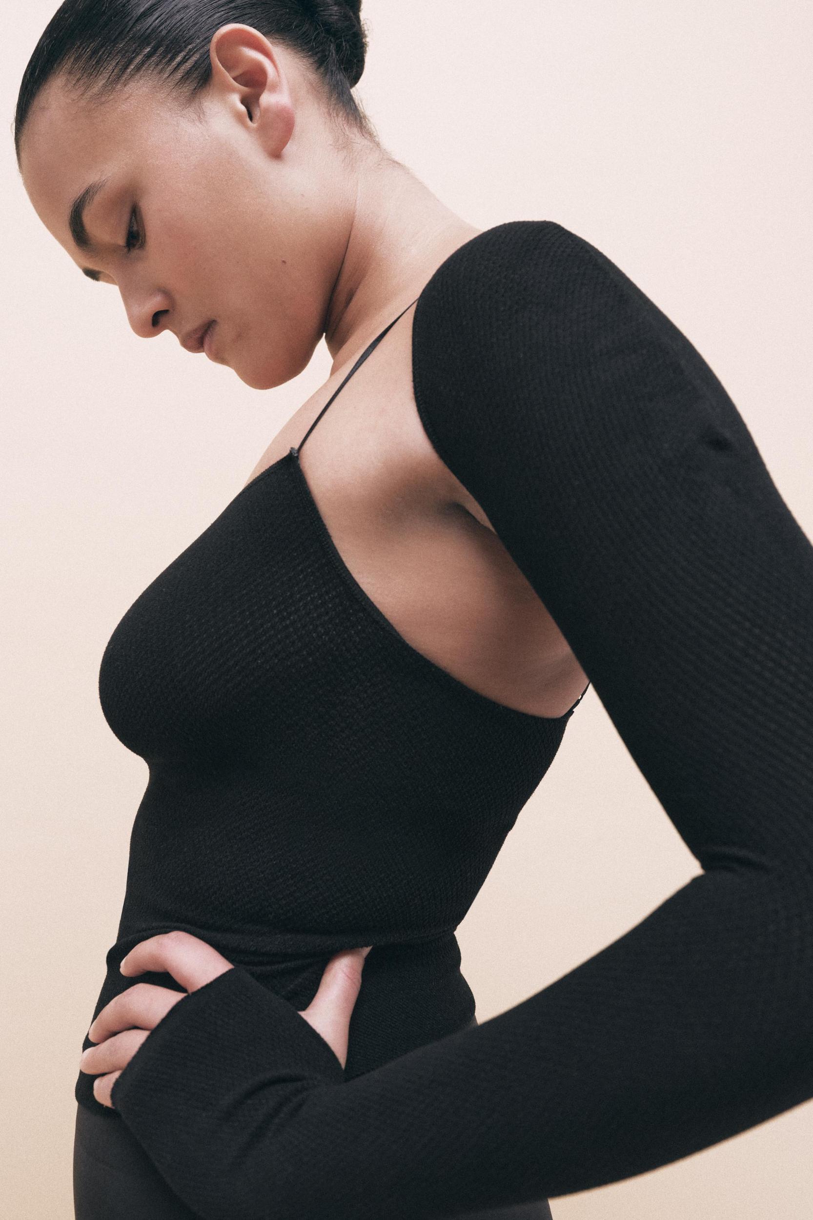 SEAMLESS ARM WARMERS Product Image