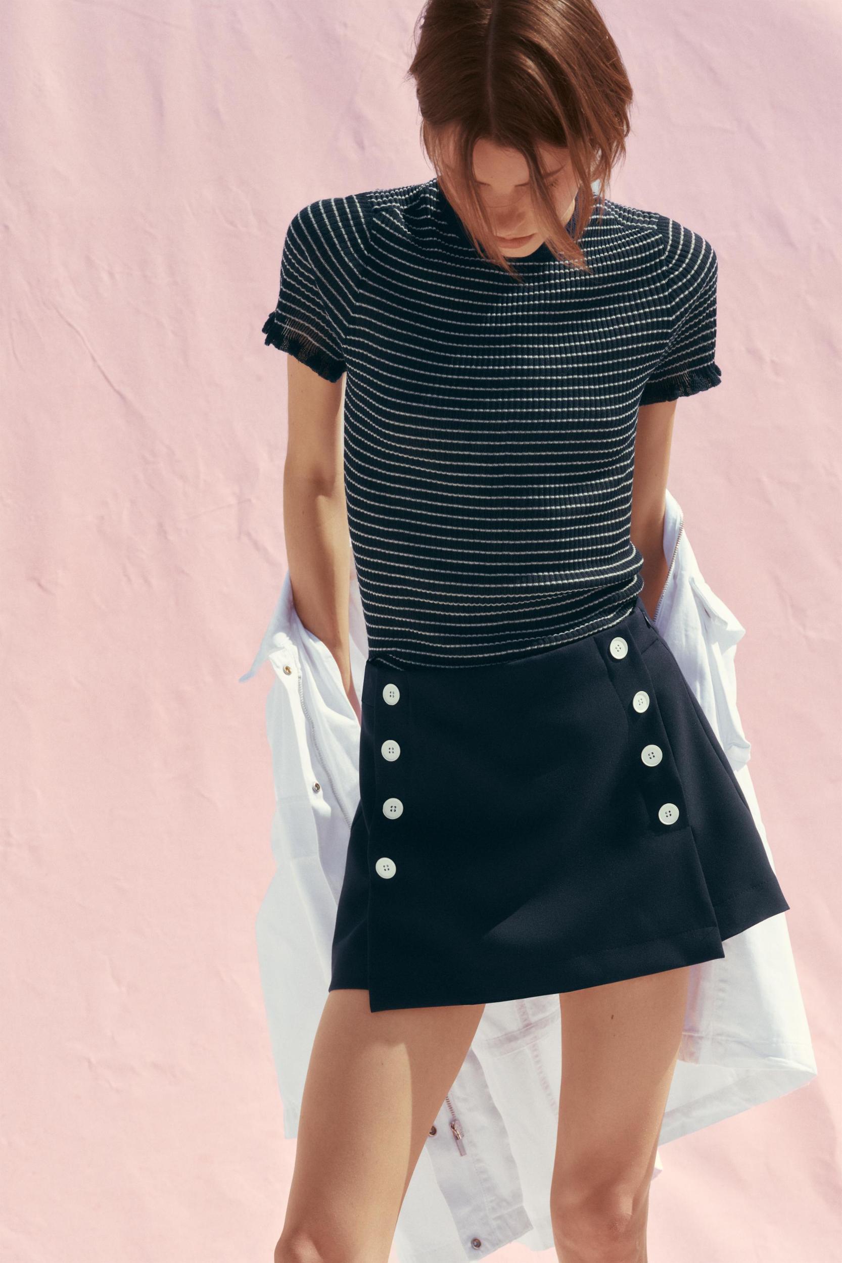 SPLIT SKIRT WITH BUTTONS Product Image