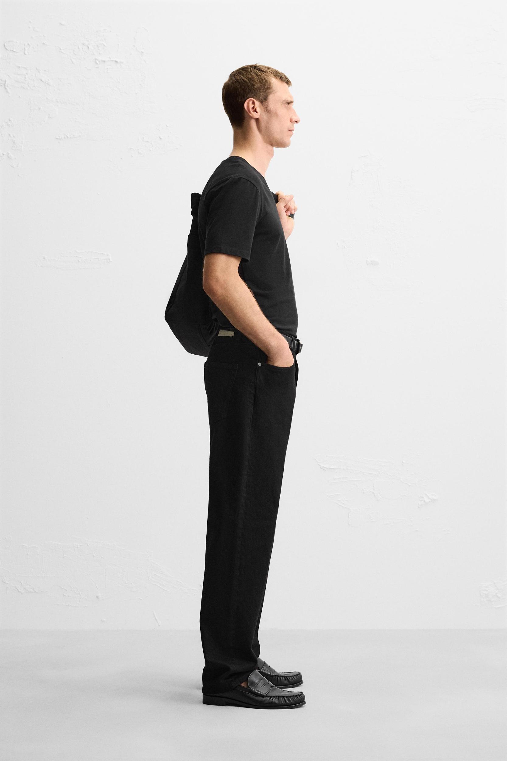 BASIC V-NECK T-SHIRT Product Image