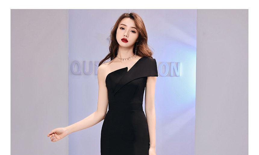 One-Shoulder Slit A-Line Evening Gown Product Image