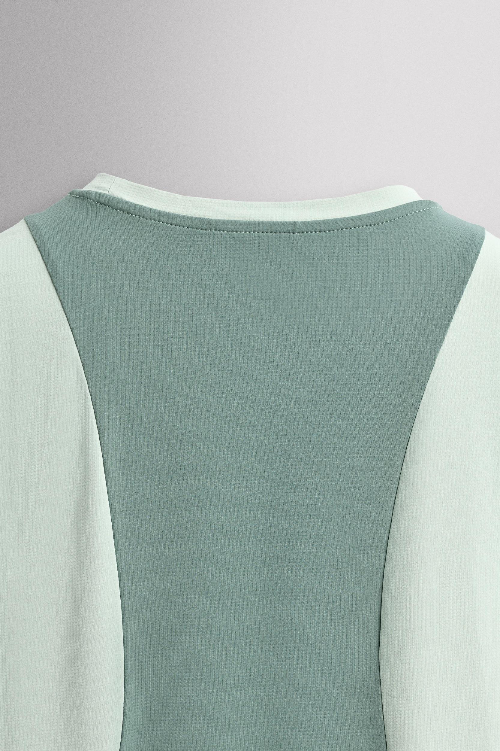 COLOR BLOCK TECHNICAL T-SHIRT Product Image
