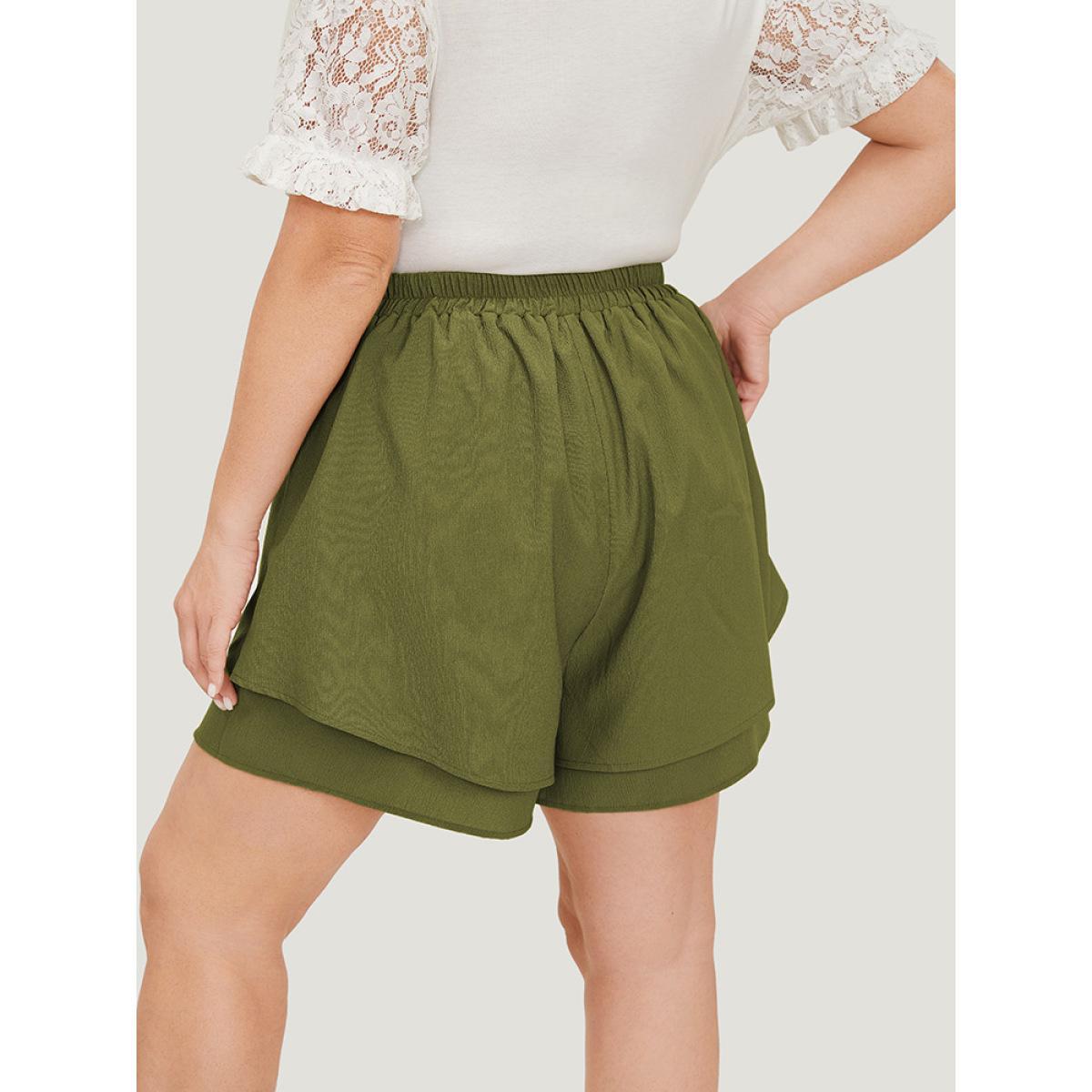 Plus Size Plain Pocket Layered Hem Shorts Women ArmyGreen Elegant Plain Dailywear Shorts BloomChic 18-20/2X Product Image