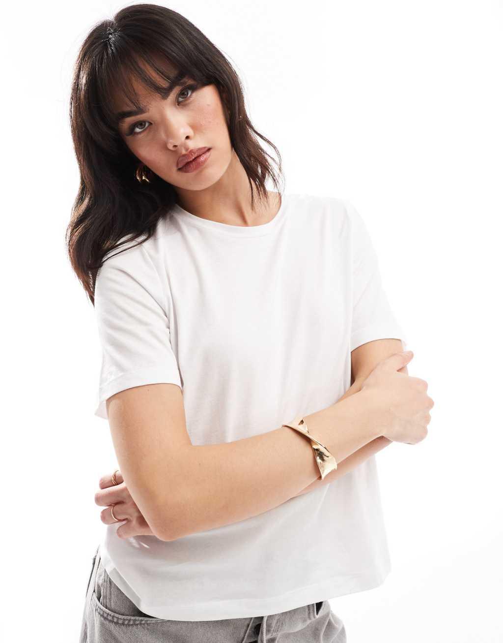Only crew neck t-shirt in white  Product Image