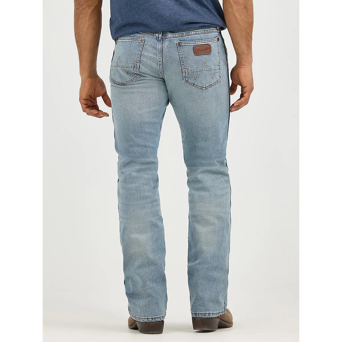 Men's Wrangler Retro® Slim Fit Bootcut Jean in BR Wash Product Image