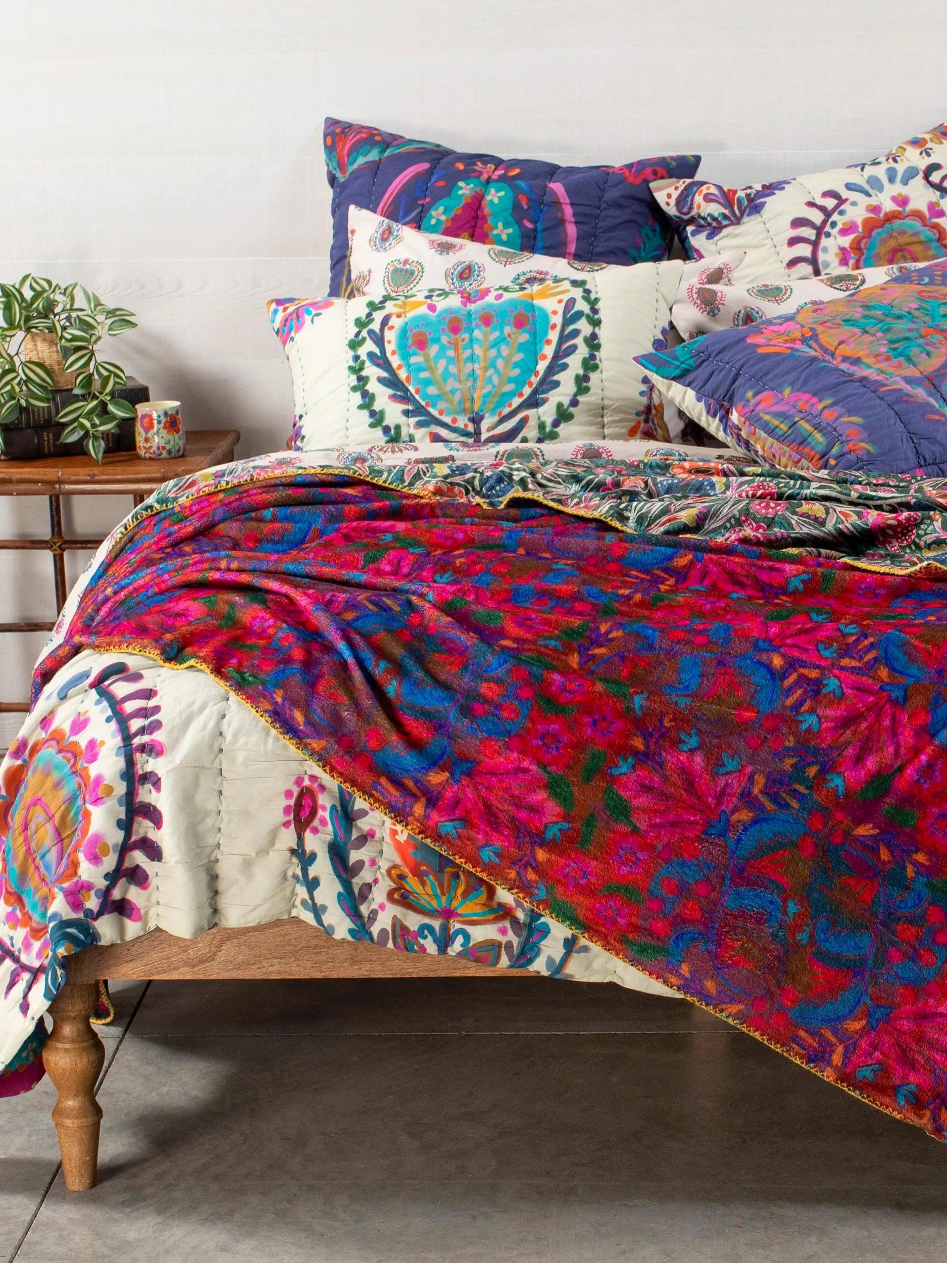 Double-Sided Cozy Bed Blanket - Green Lined Floral Product Image