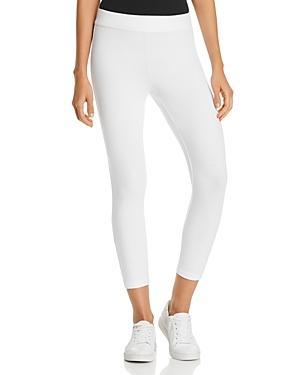 Hue Wide Waistband Blackout Capri Leggings Product Image