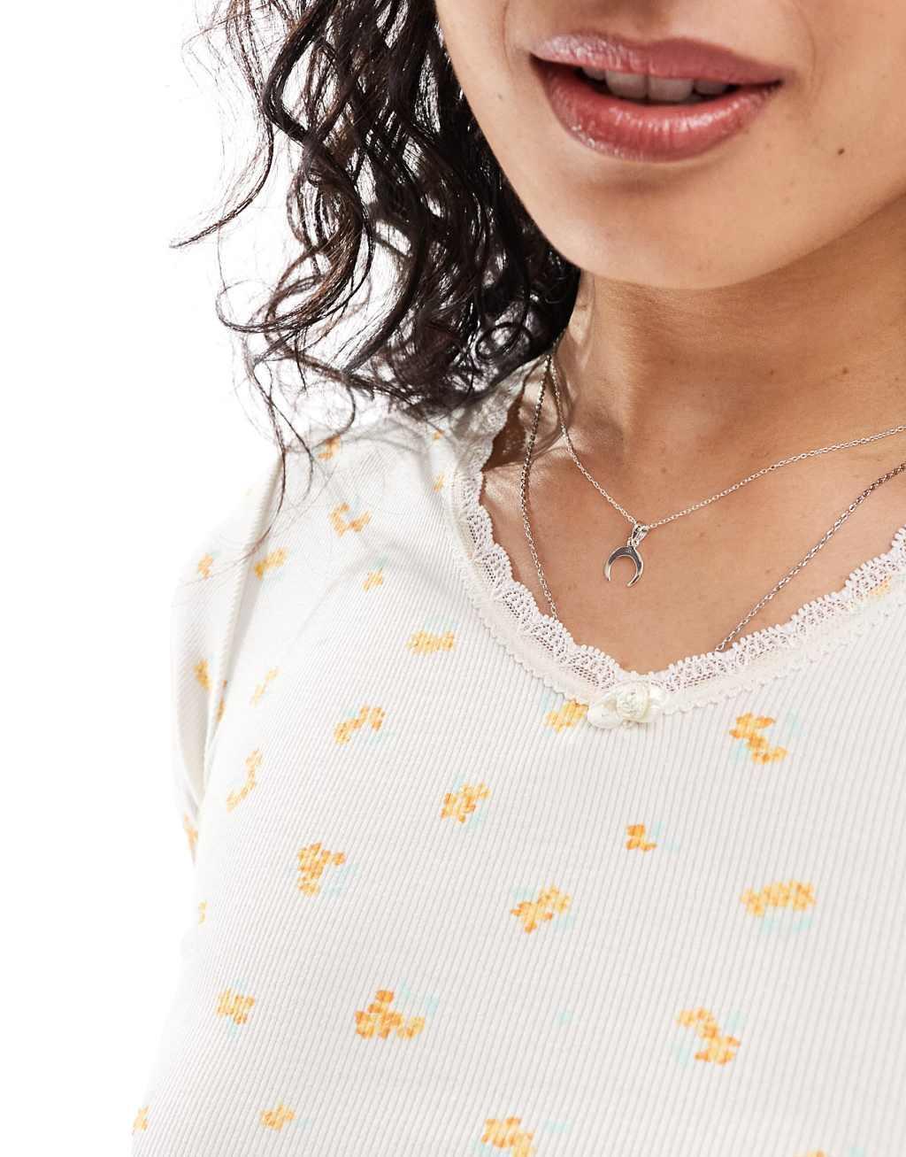 Cotton On fitted cropped t-shirt with v neck rosette detail in retro floral  Product Image