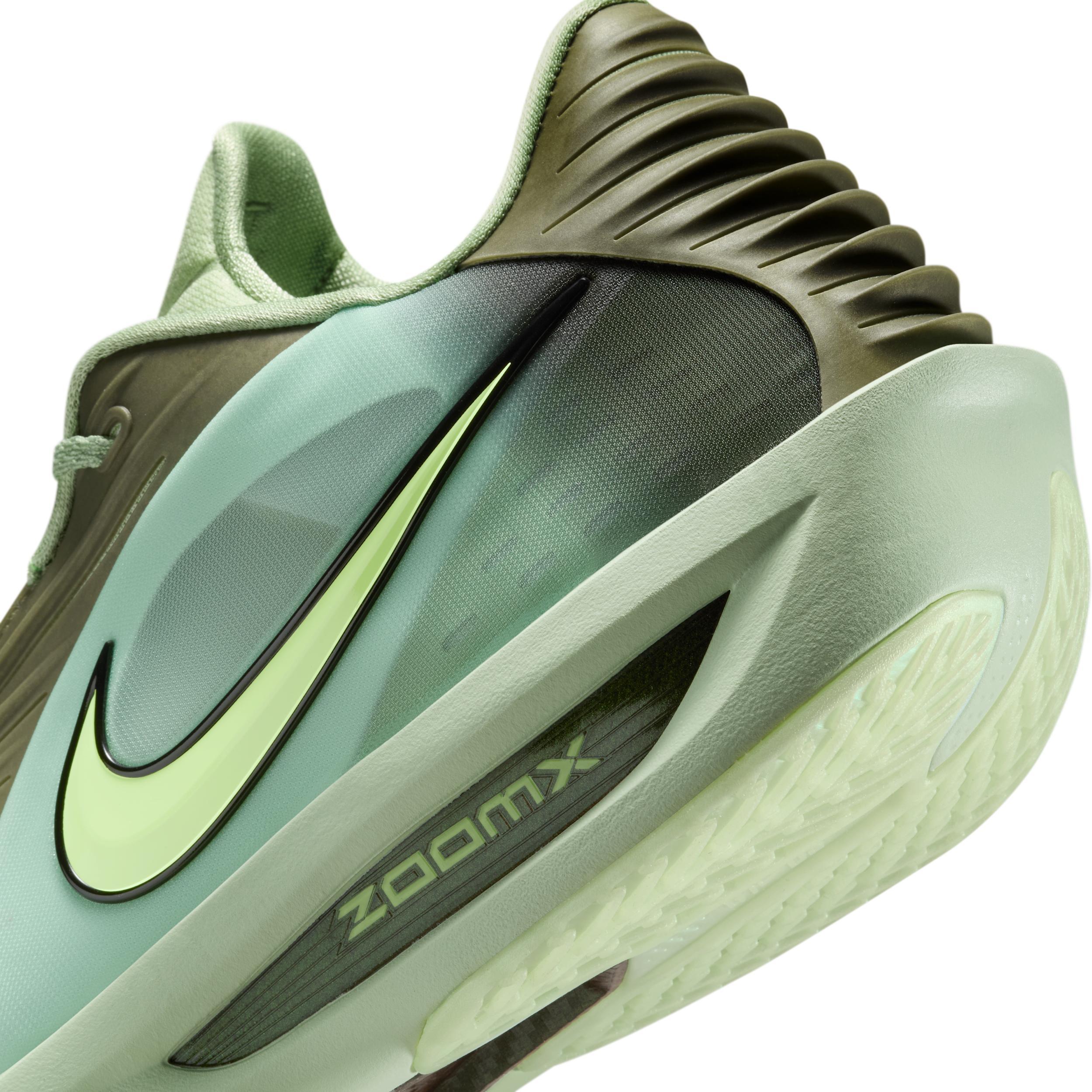 Nike Men's G.T. Cut 3 Turbo Basketball Shoes Product Image