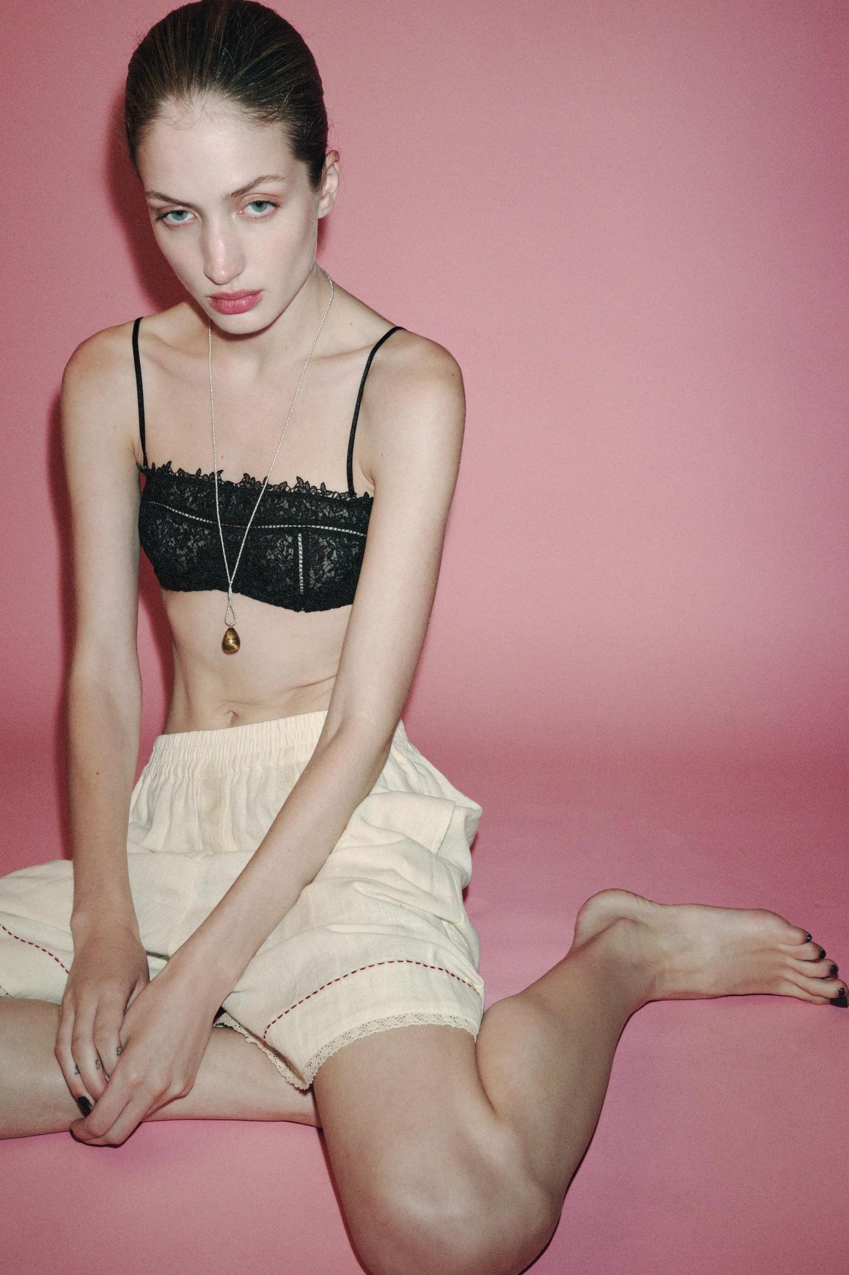 CONTRAST LINEN BERMUDA SHORTS LIMITED EDITION Product Image