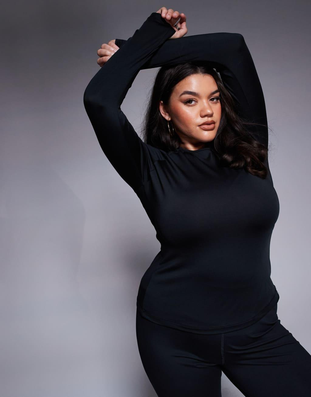 4505 Curve Icon slim fit active long sleeve top in black  Product Image
