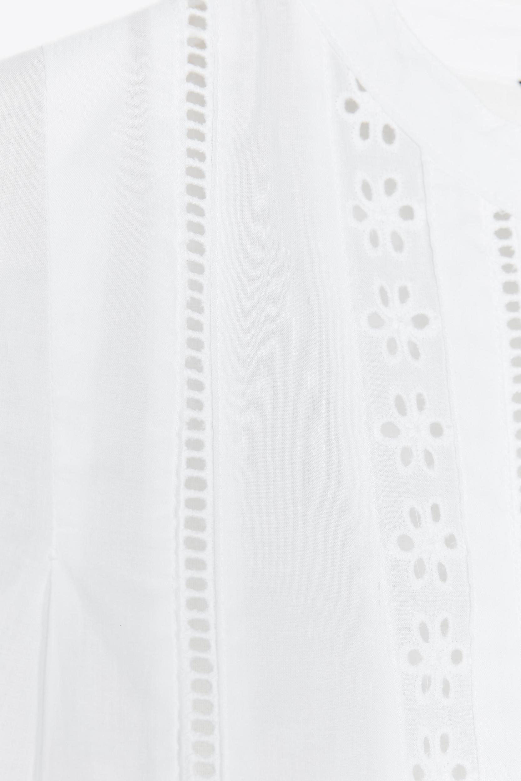 ROMANTIC LACE INSERT TOP Product Image