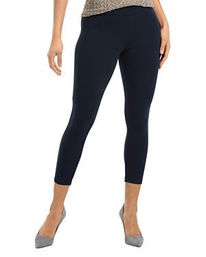 Hue Wide Waistband Blackout Capri Leggings Product Image