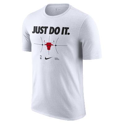 Chicago Bulls Essential Nike Men's NBA T-Shirt Product Image
