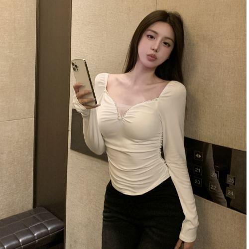 Long Sleeve Sweetheart Neck Plain Rhinestone Ruched Top Product Image