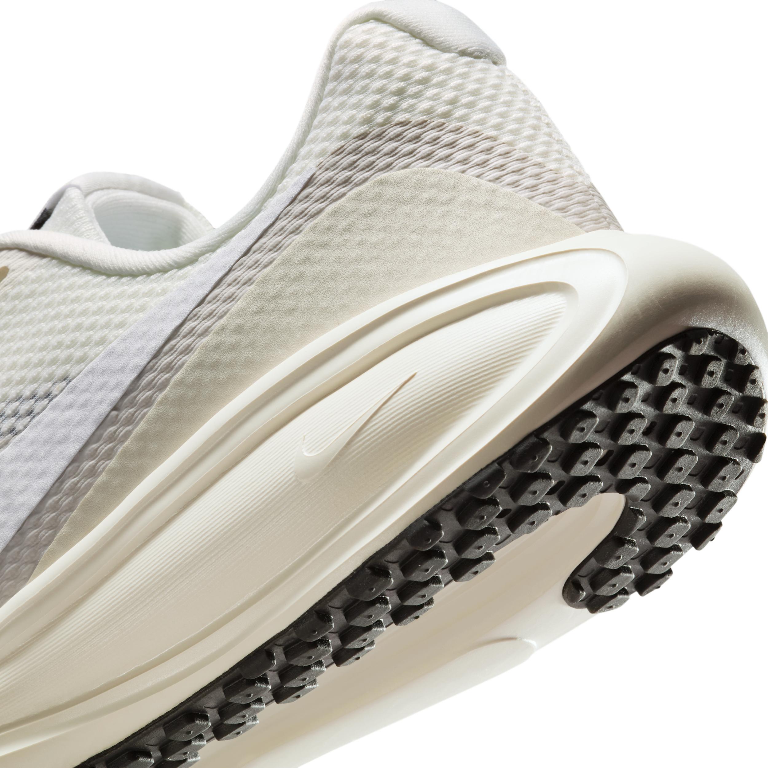 Nike Women's Revolution 8 Road Running Shoes Product Image