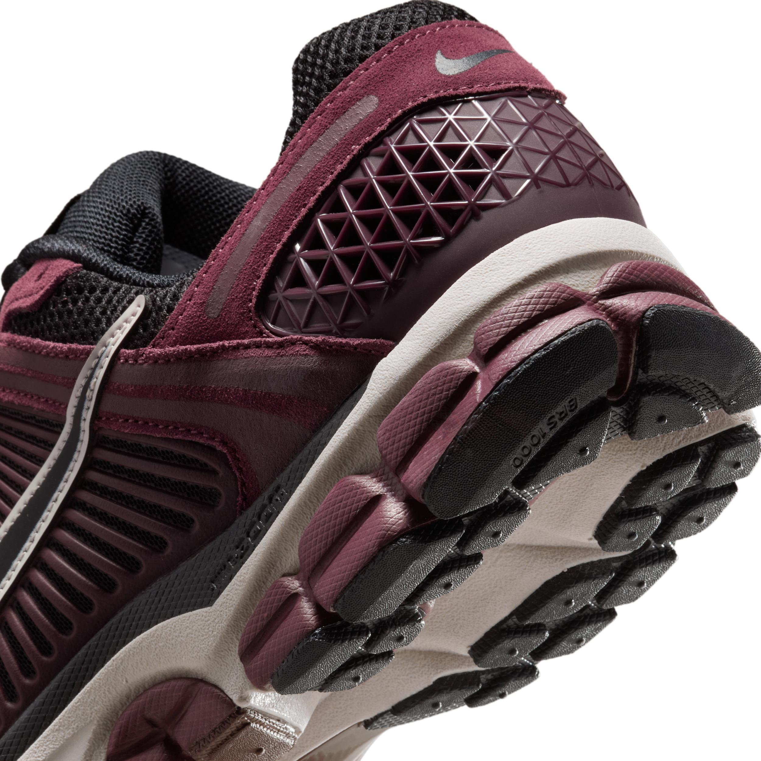 Nike Men's Zoom Vomero 5 Shoes Product Image