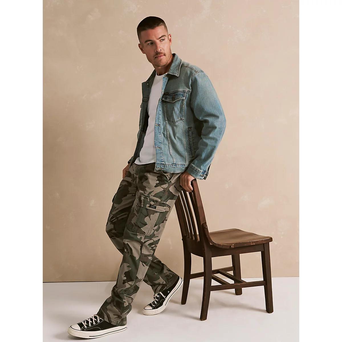 Wrangler® Men's Five Star Premium Relaxed Fit Flex Cargo Pant in Anthracite Product Image