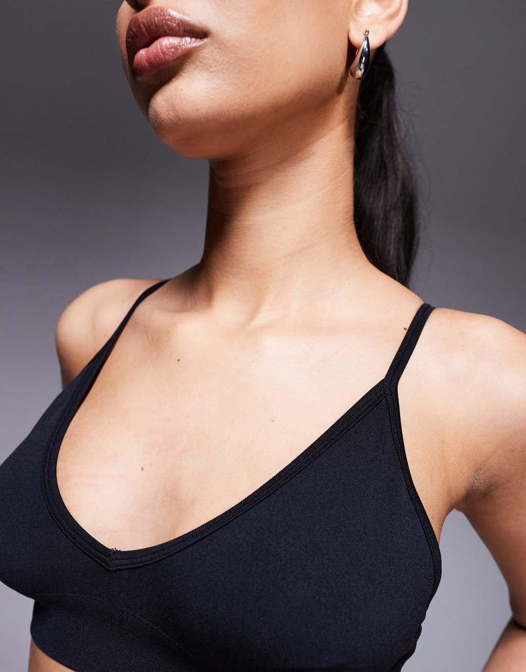 4505 Icon seamless active intimate bra in black  Product Image