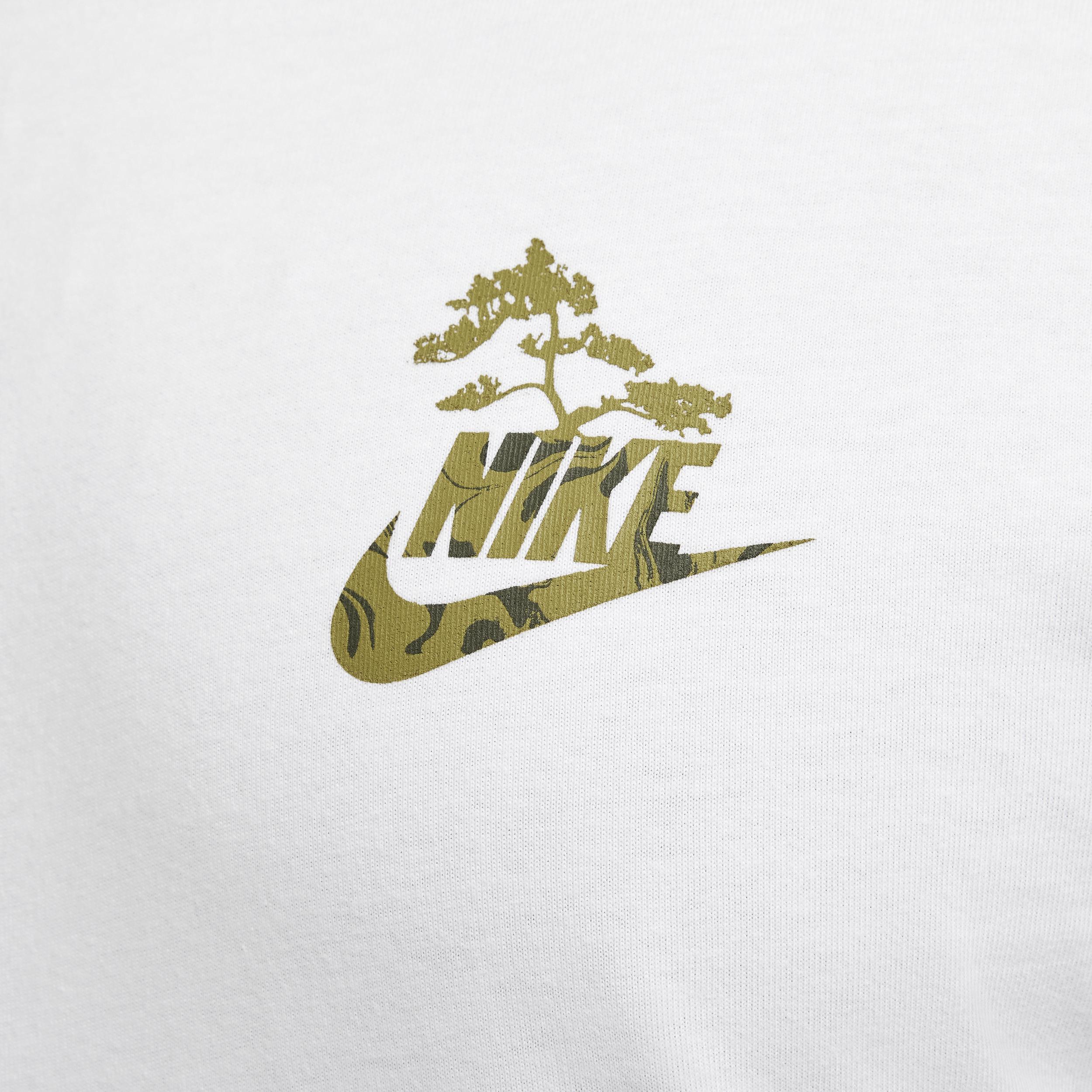 Nike Sportswear Club T-Shirt Product Image