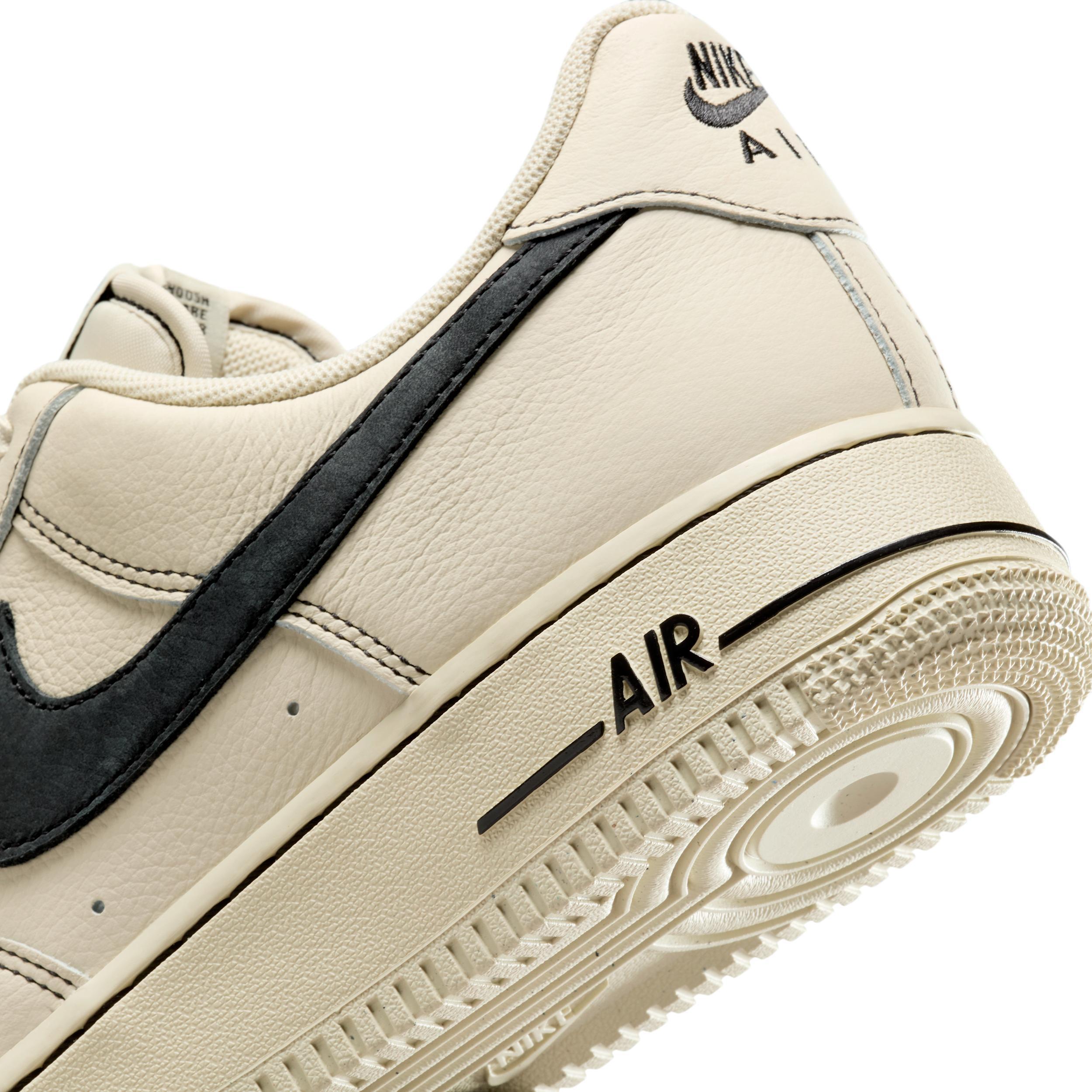 Nike Men's Air Force 1 '07 LV8 Shoes Product Image