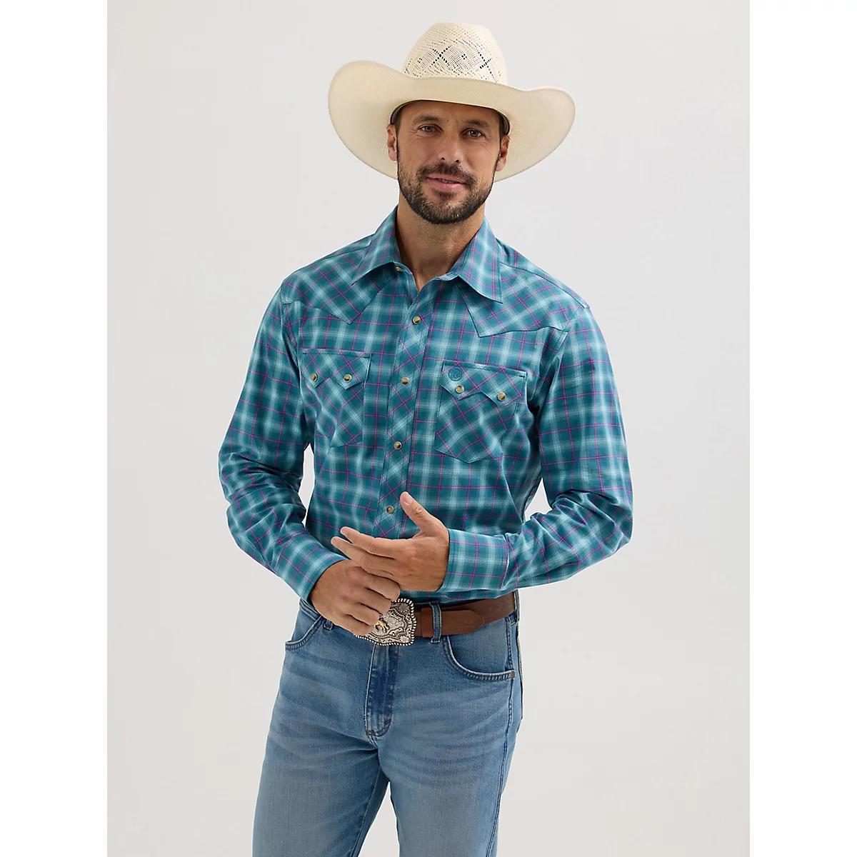 Men's Wrangler Retro® Long Sleeve Sawtooth Snap Pocket Western Shirt in Cherry Product Image
